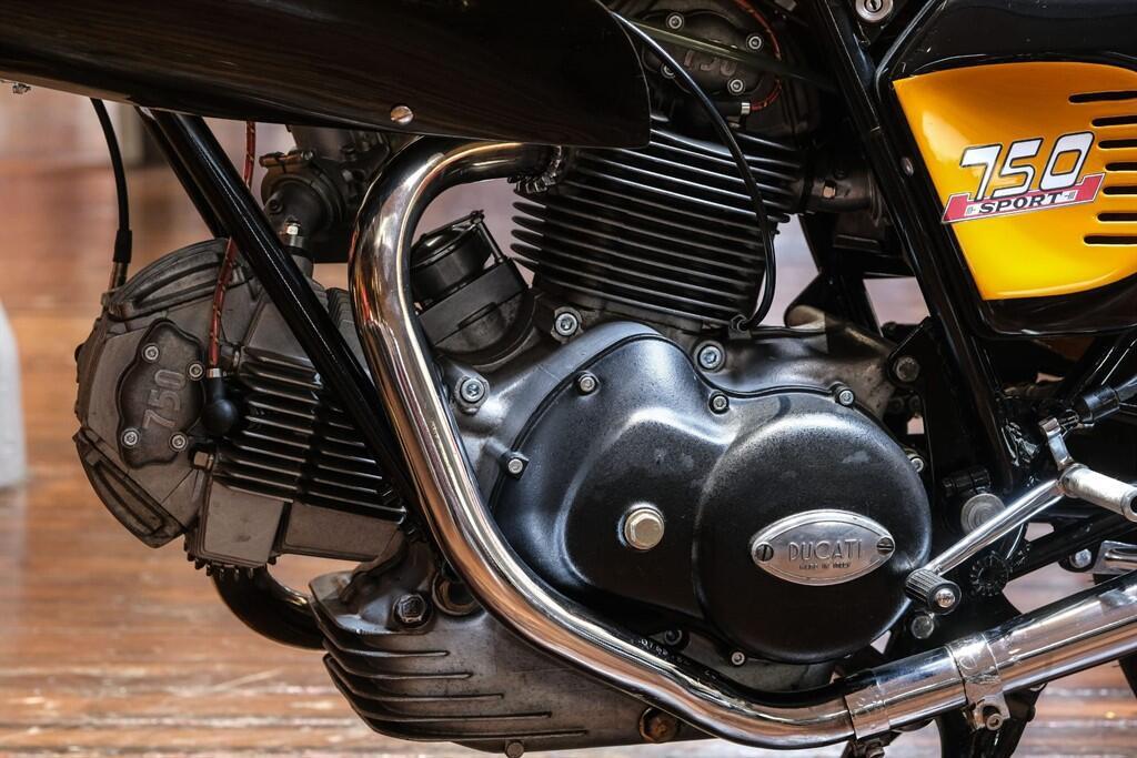 Ducati 750 view 24