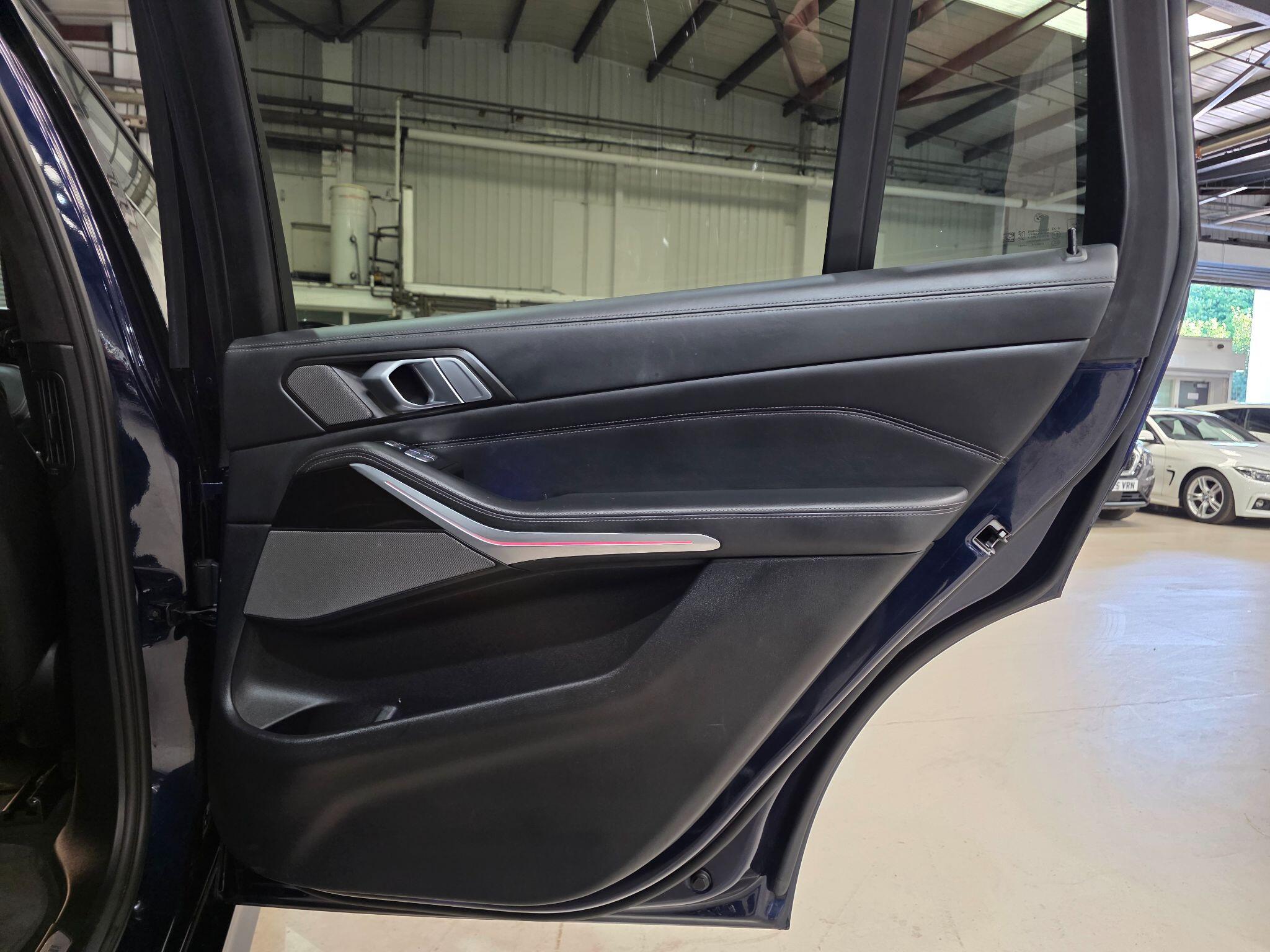 BMW X7 view 38