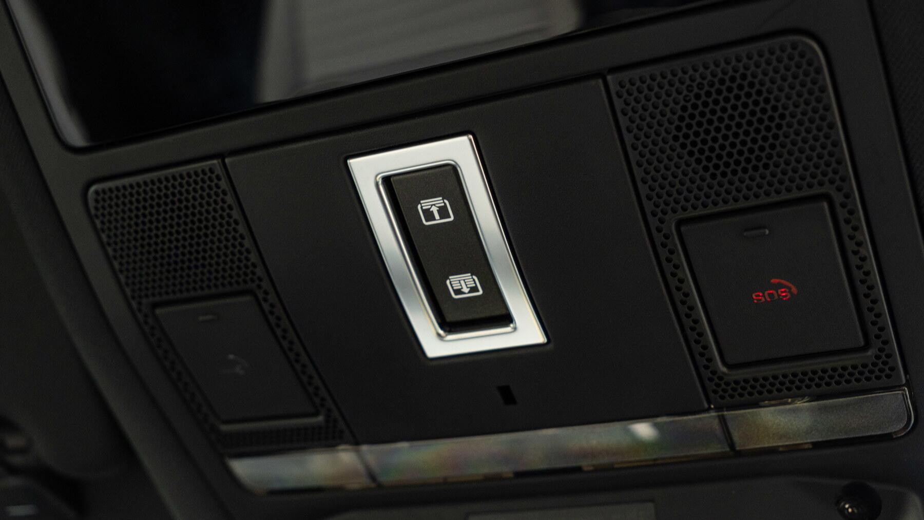 Land Rover Discovery Sport view 27