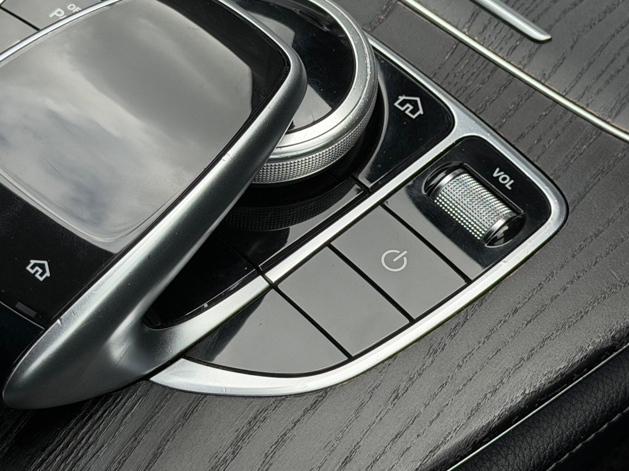 Mercedes-Benz E-Class view 38