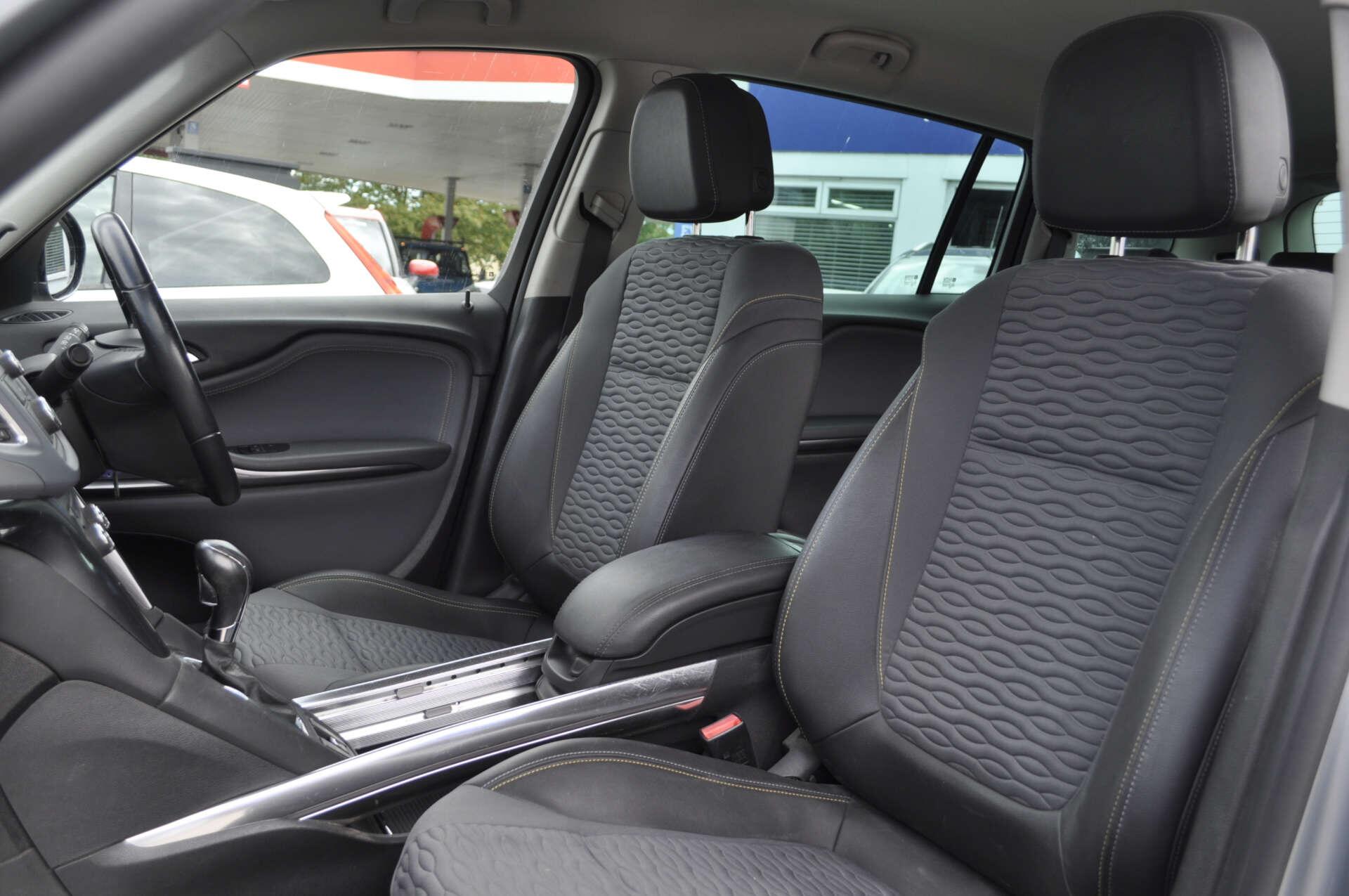 Vauxhall Zafira Tourer view 14
