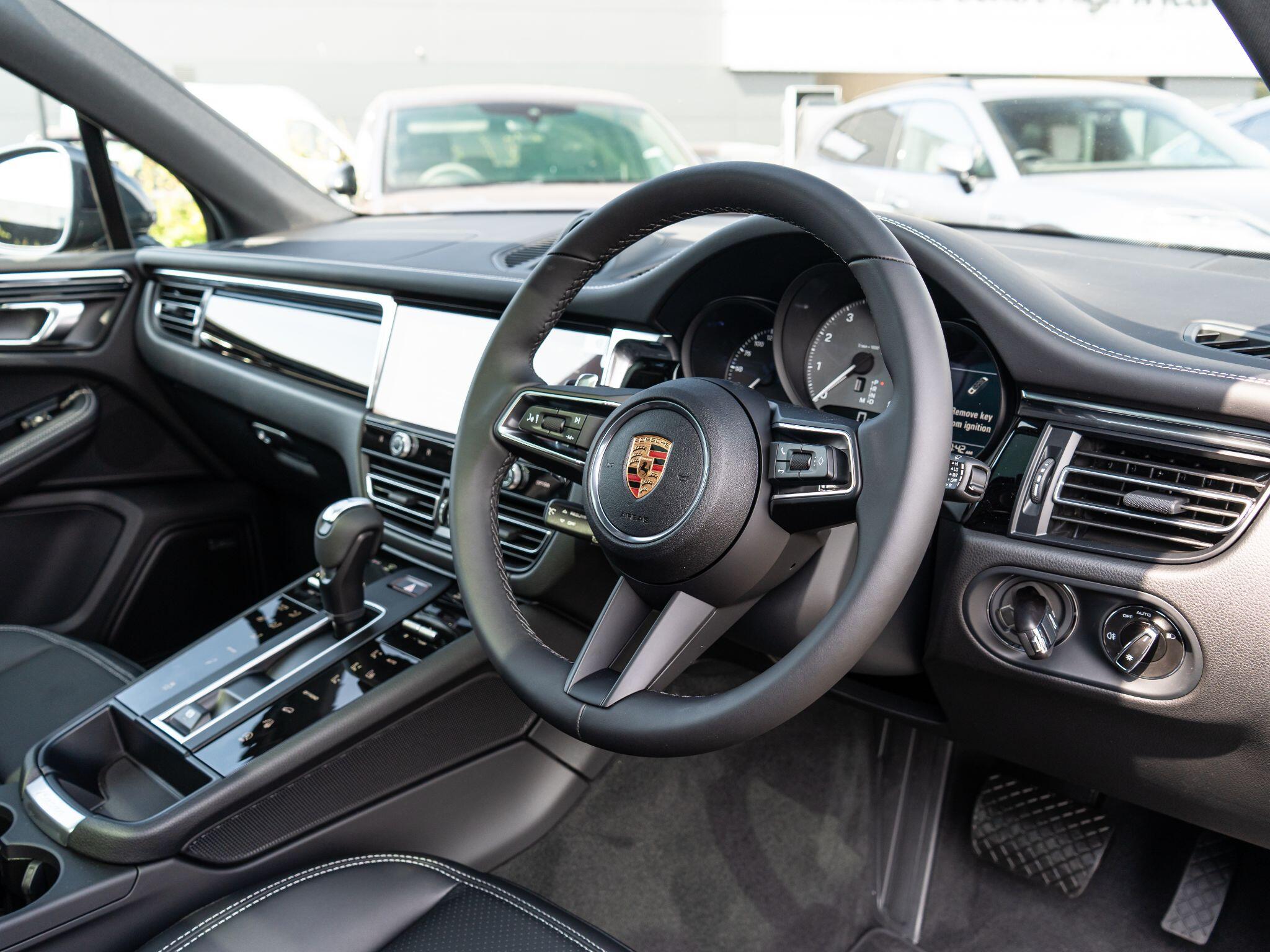 Porsche Macan view 30