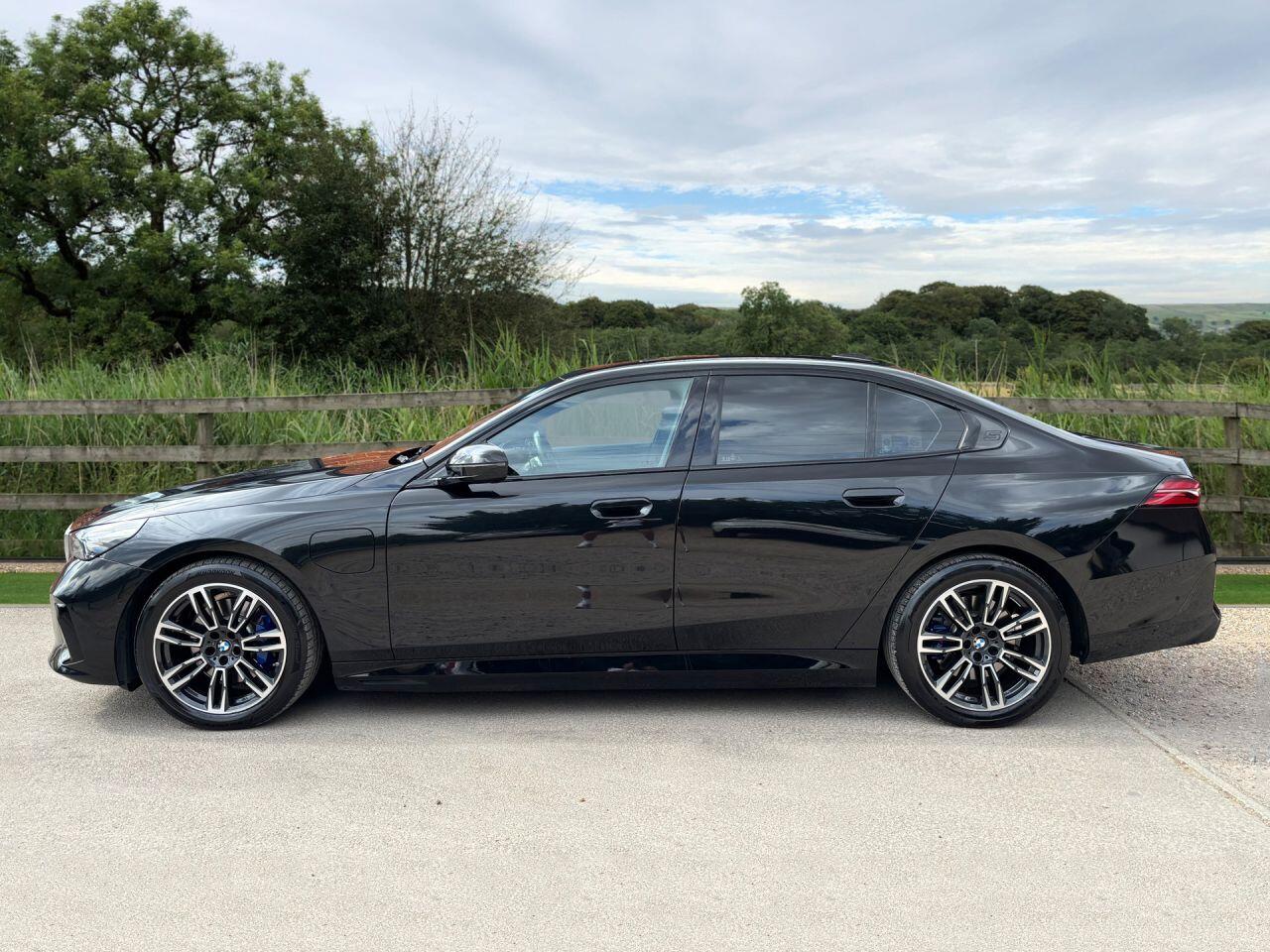 BMW 5 Series view 4