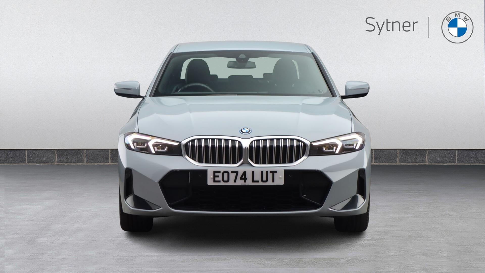 BMW 3 Series view 16