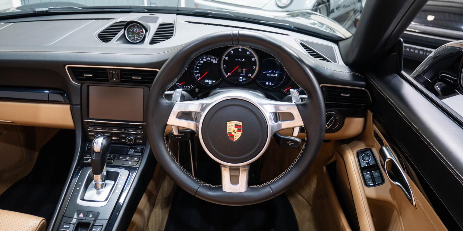 Porsche 911 view 35