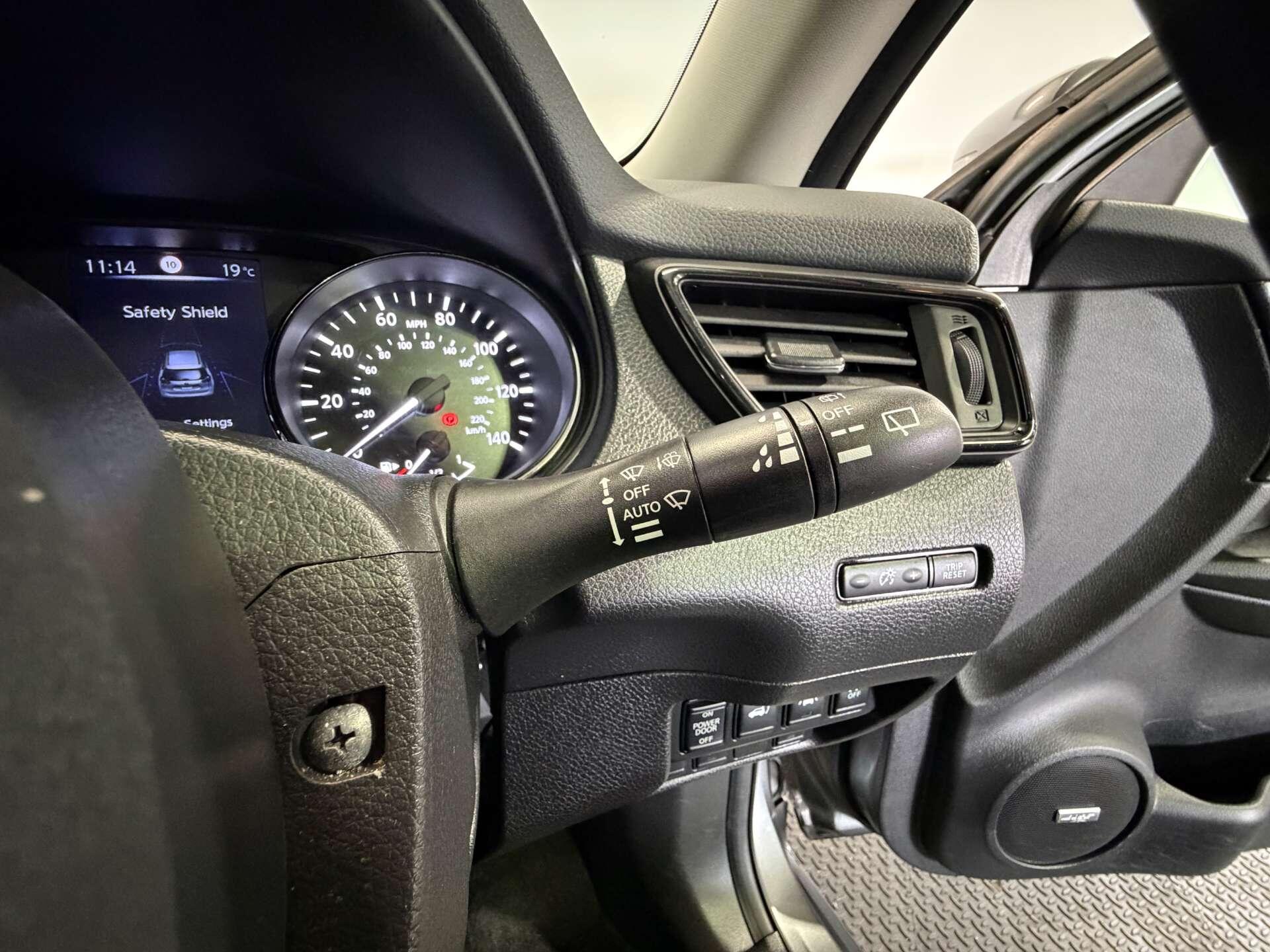 Nissan X-Trail view 38