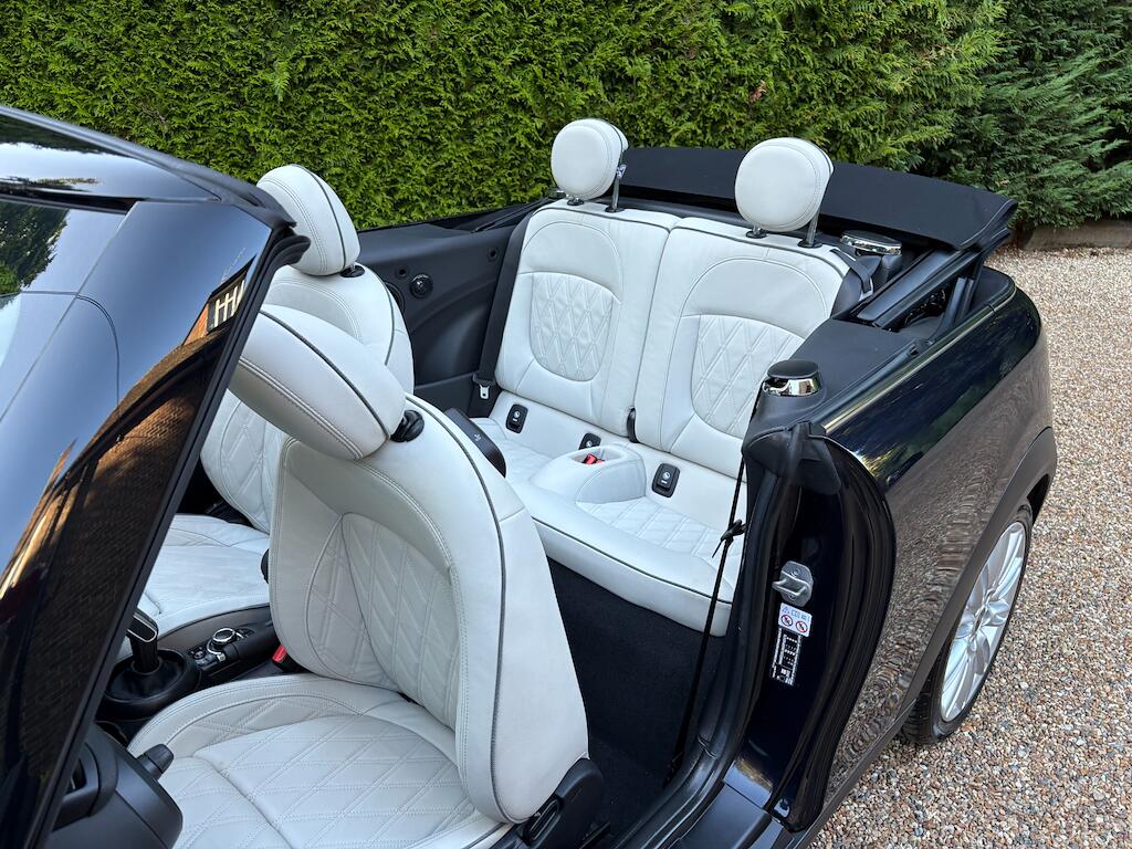 Mini Convertible view 29