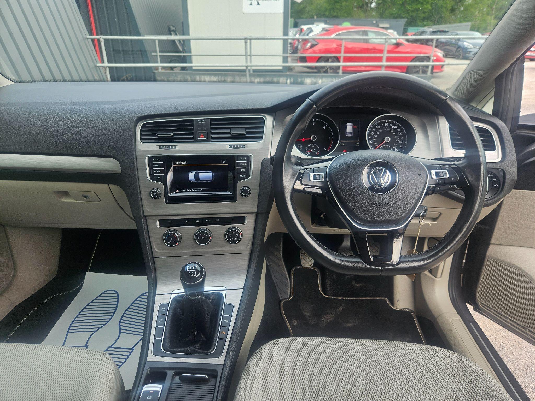 2015 Volkswagen Golf image 22