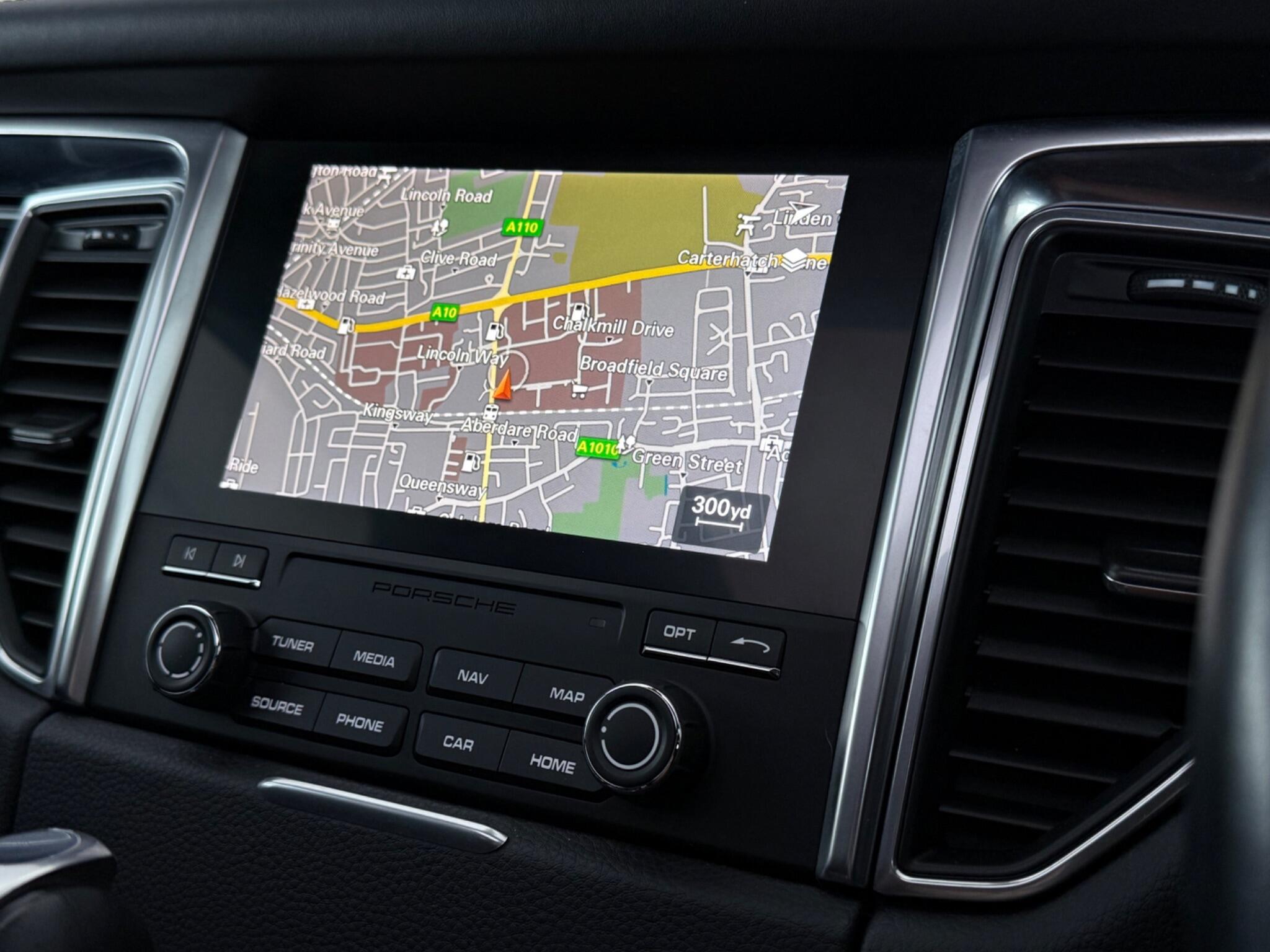 Porsche Macan view 40