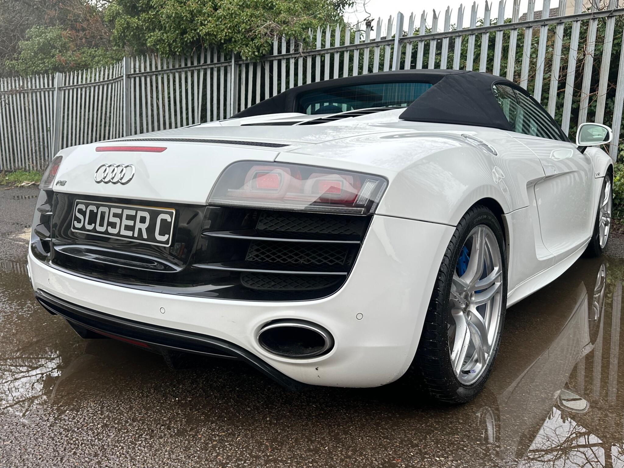 Audi R8 view 8