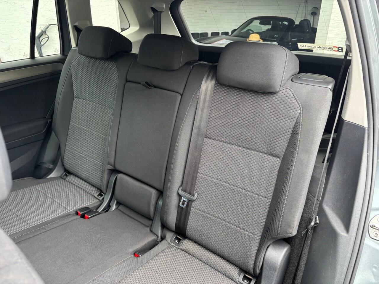 Volkswagen Tiguan Allspace view 14