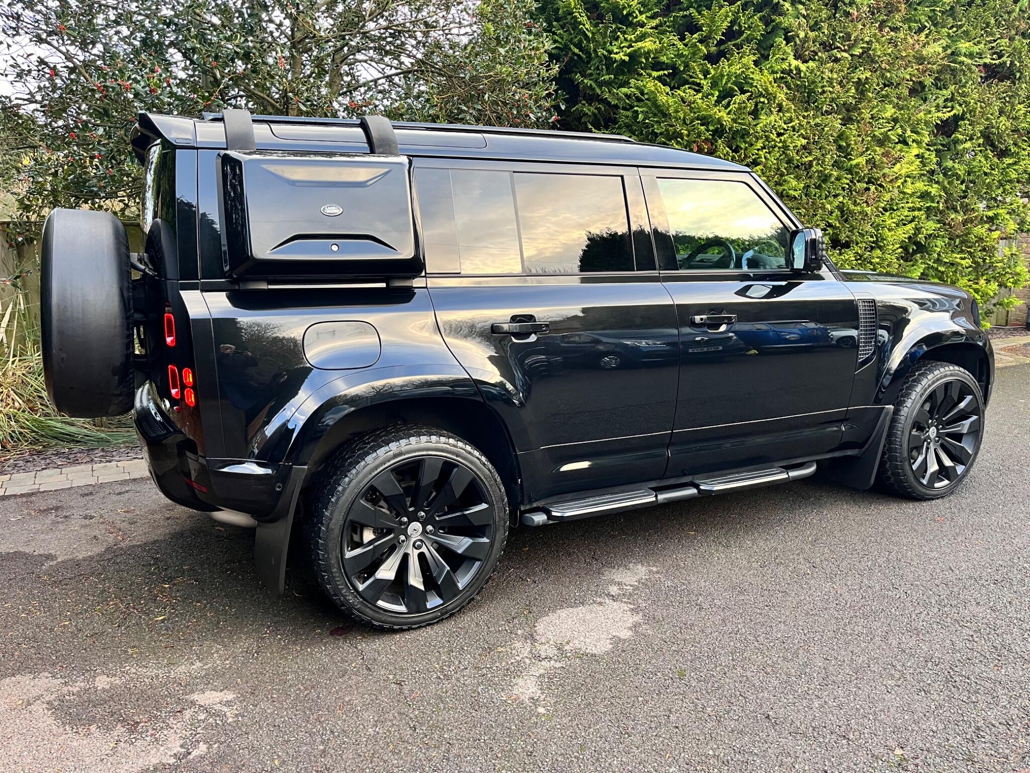 Land Rover Defender view 19