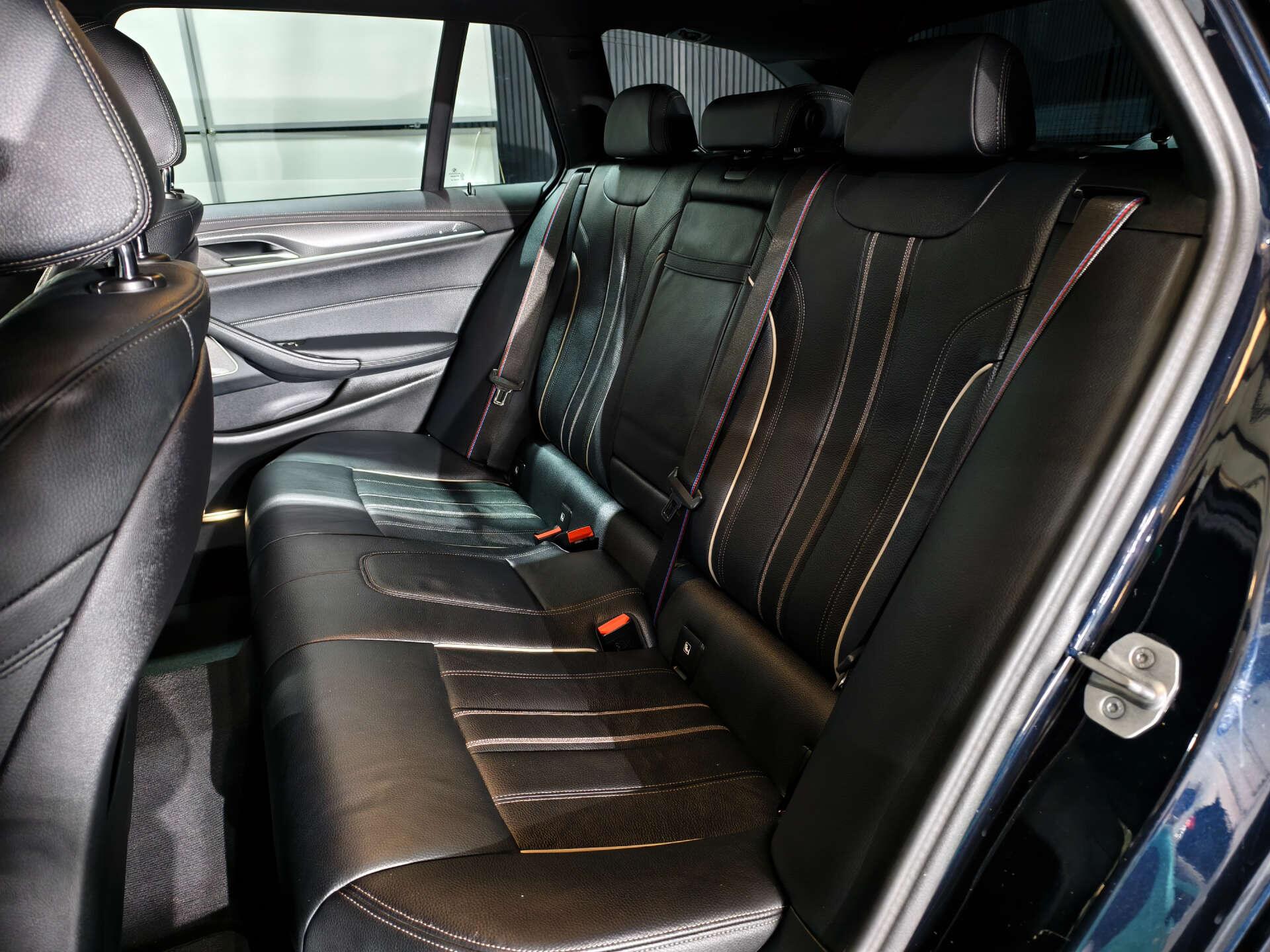 BMW 5 Series view 26