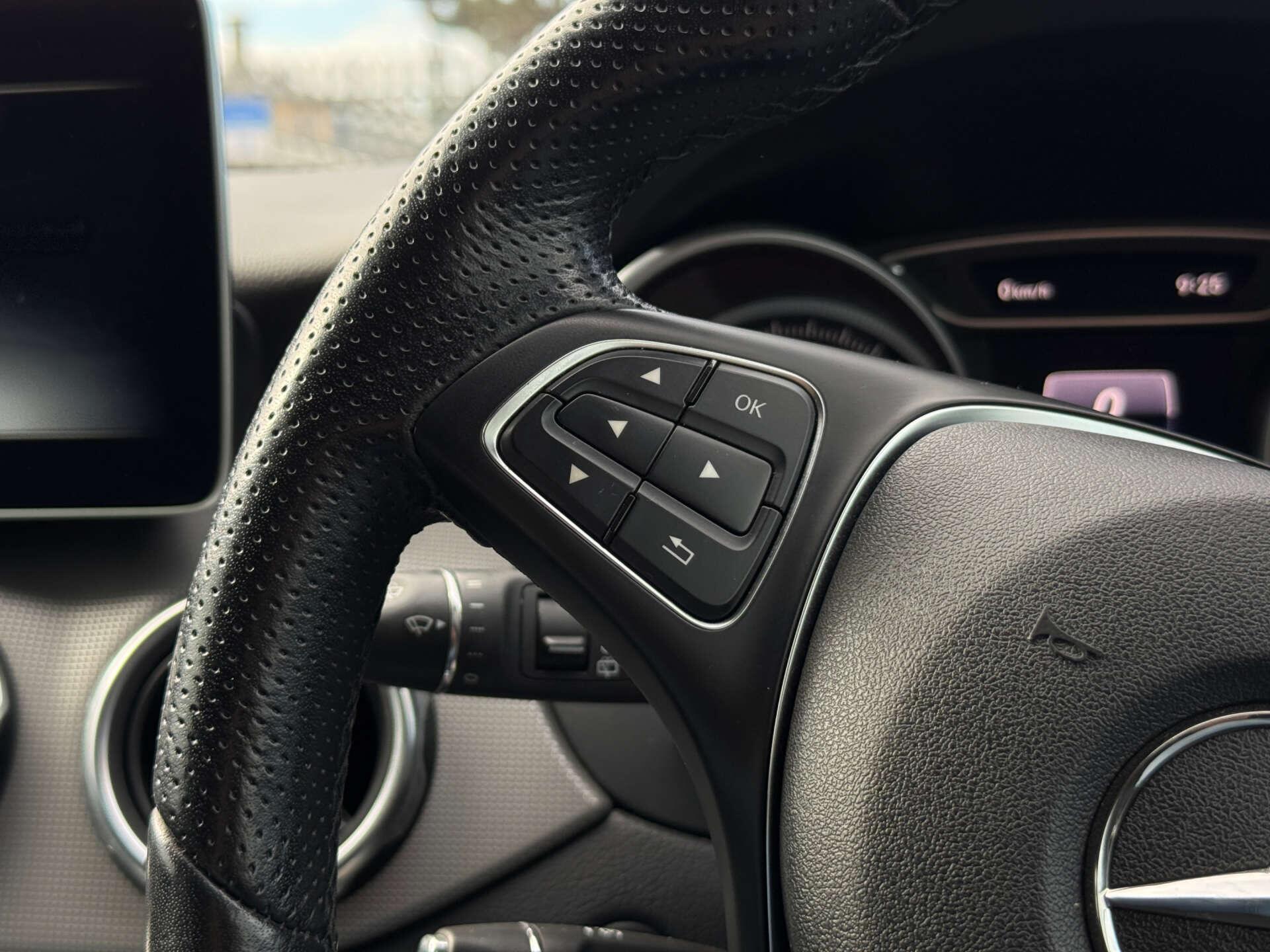 Mercedes-Benz GLA view 47