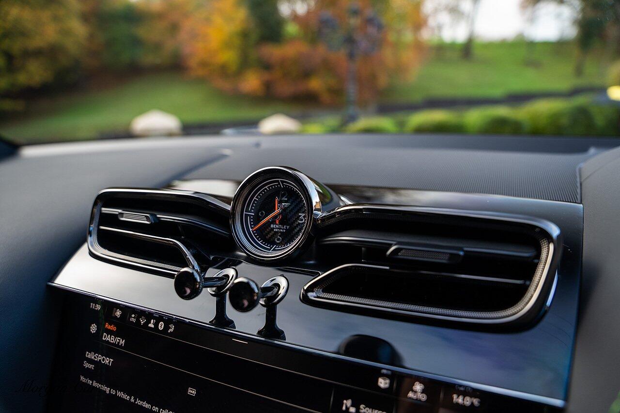 Bentley Bentayga view 55