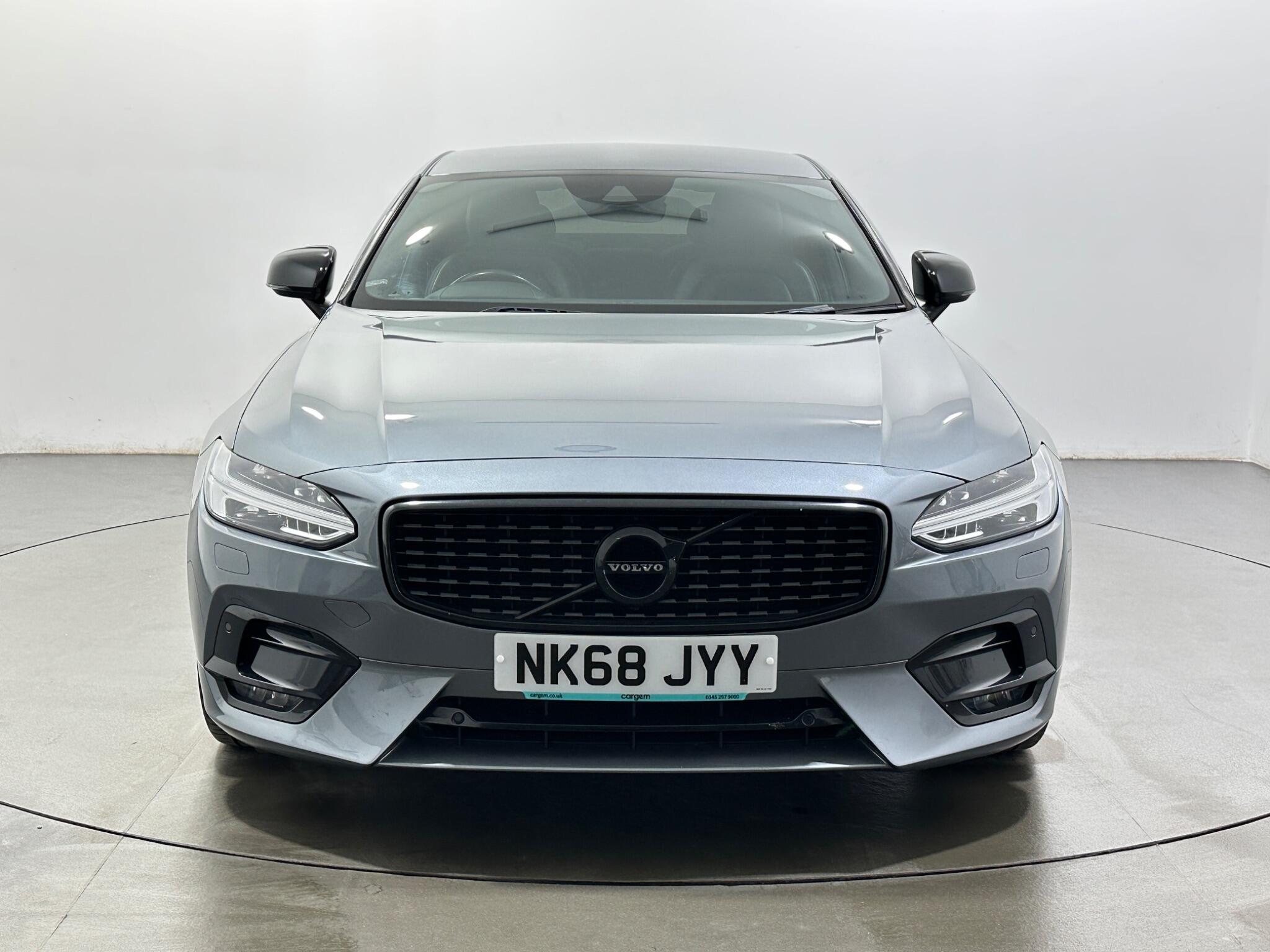 Volvo S90 view 3