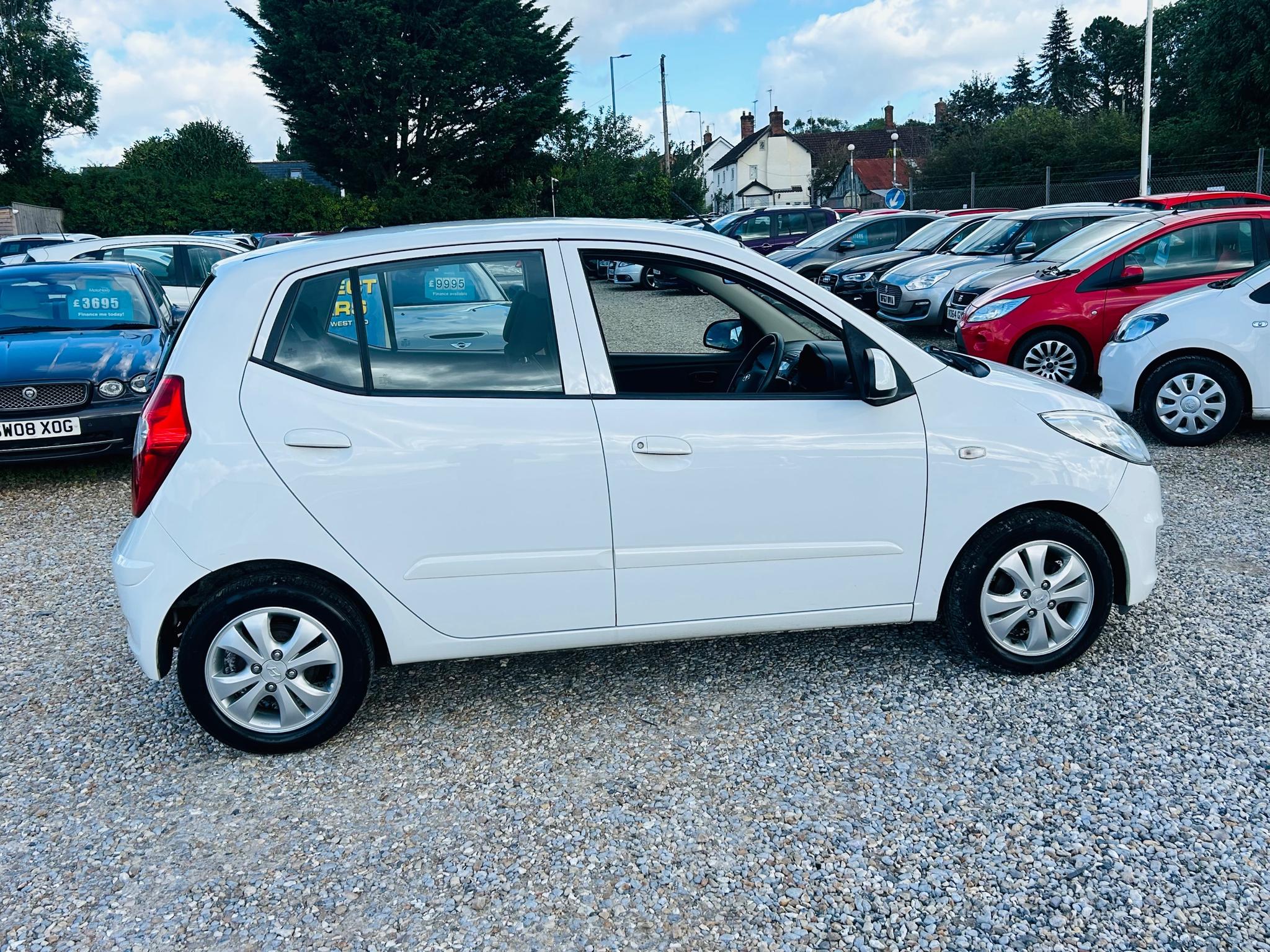 Hyundai i10 view 9
