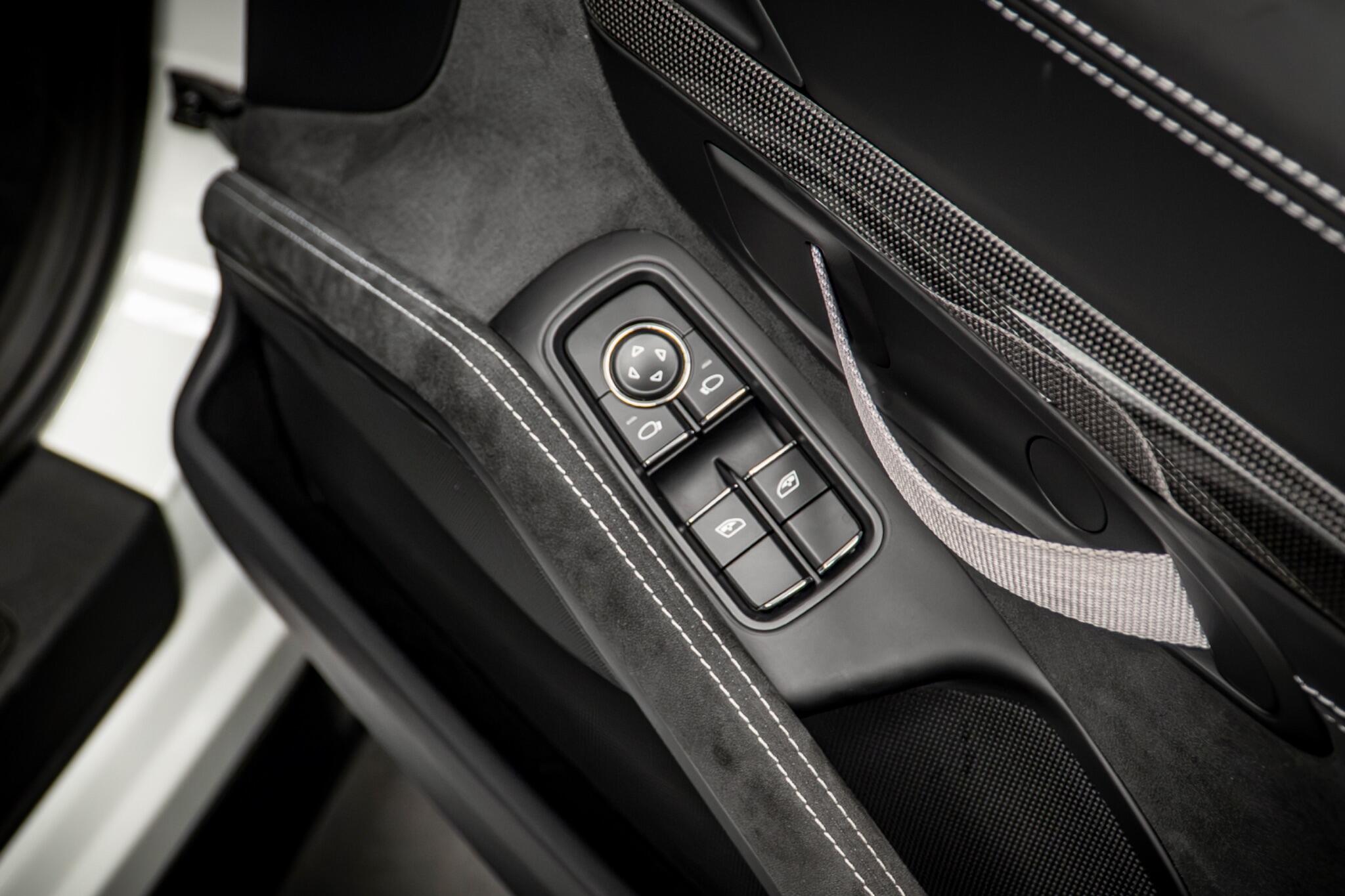 Porsche 911 view 32