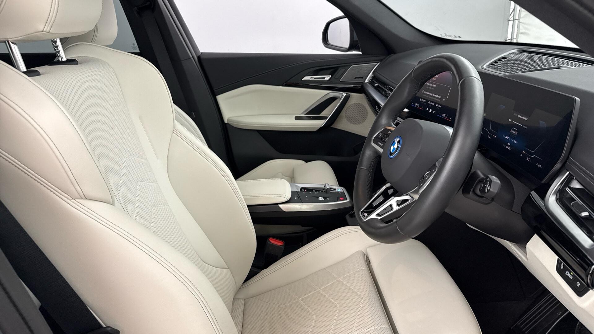 BMW iX1 view 11