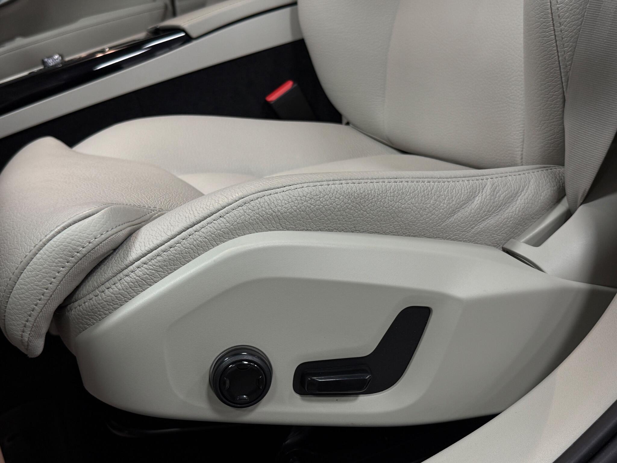 Volvo S90 view 40