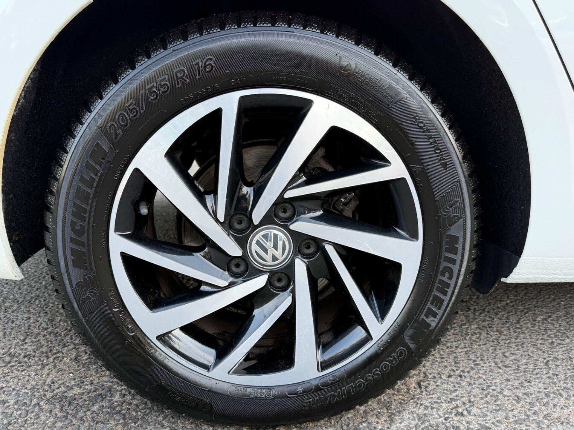 Volkswagen Golf view 63