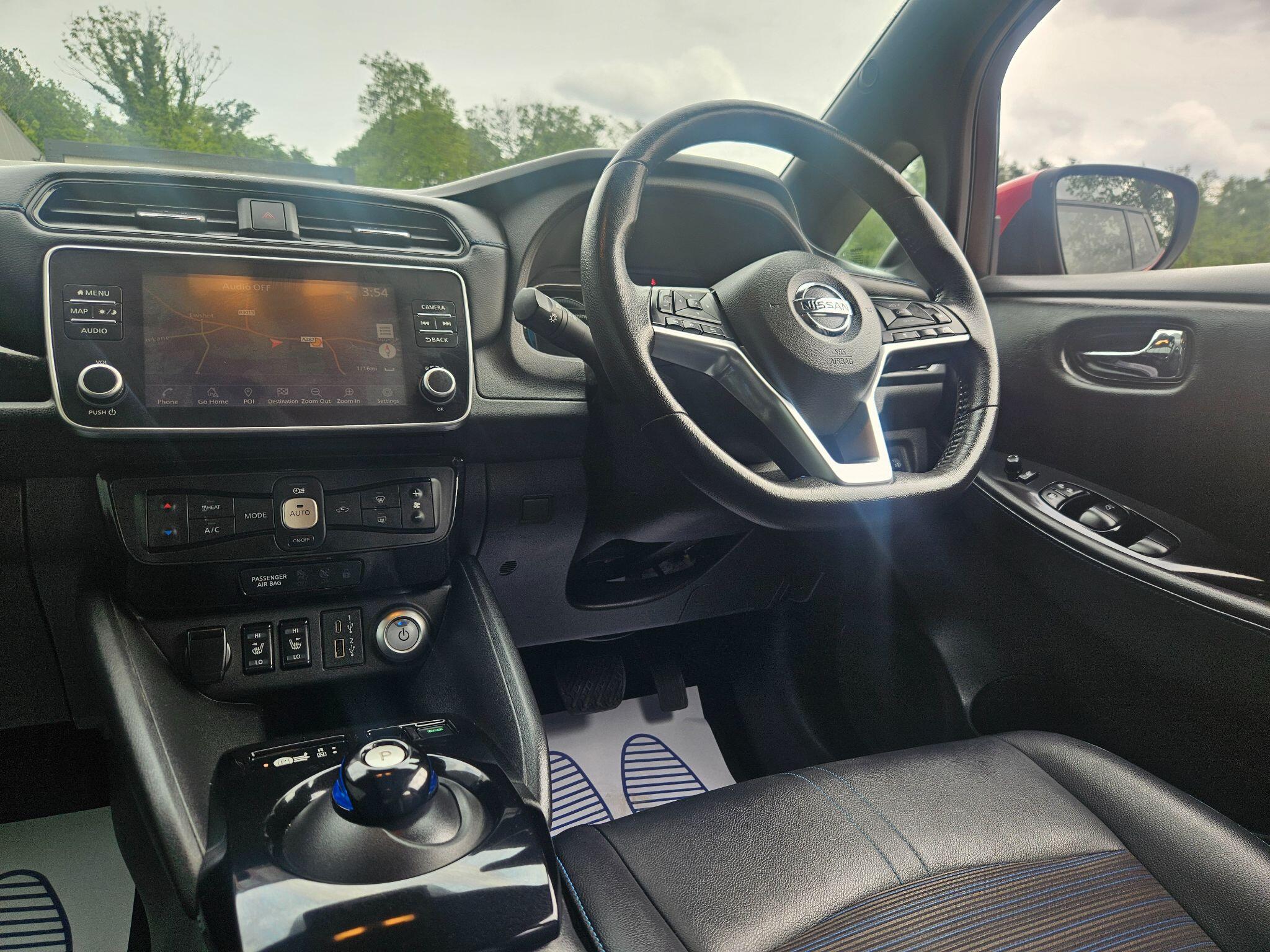 2022 Nissan Leaf image 25