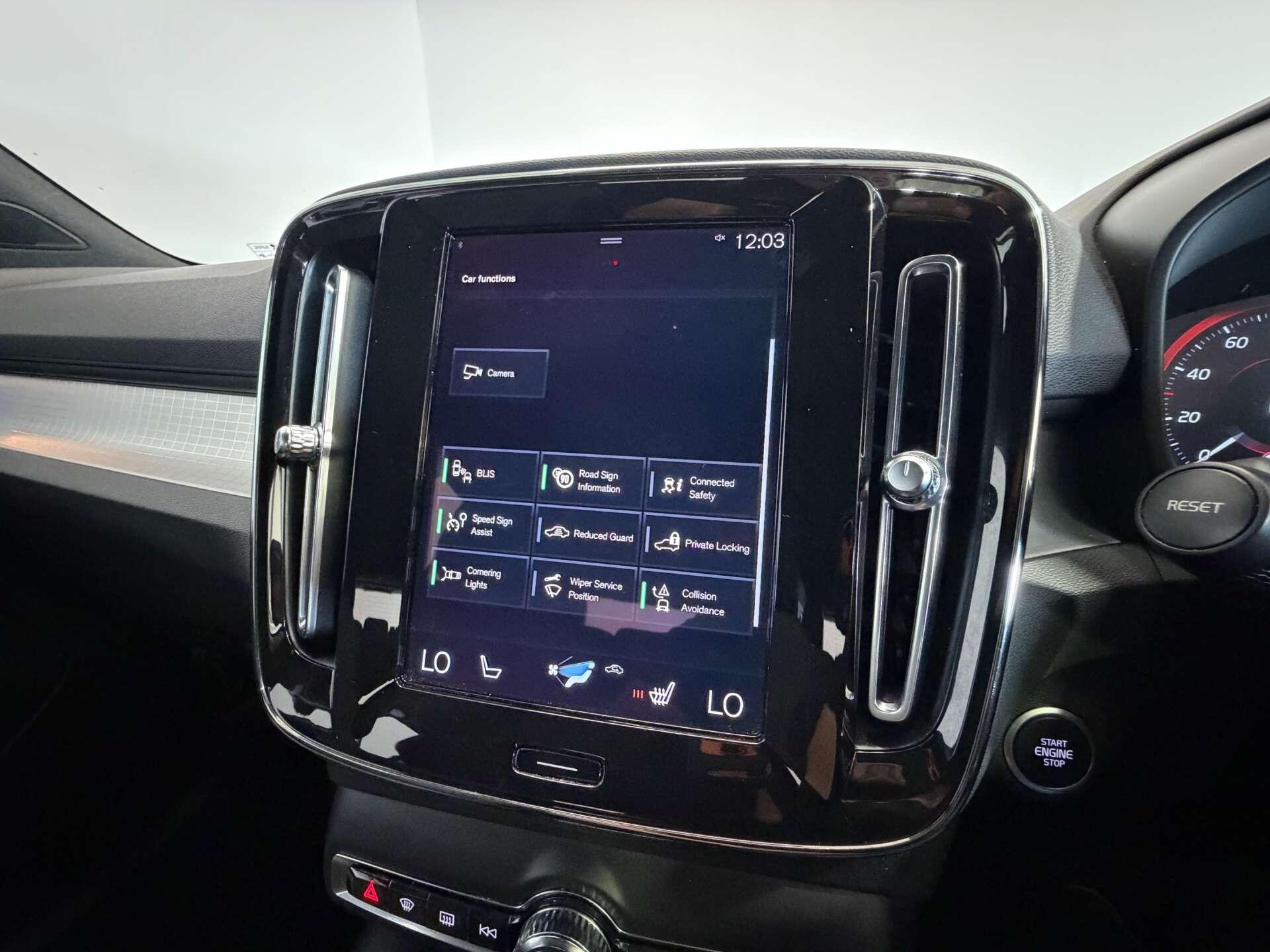 Volvo XC40 view 45