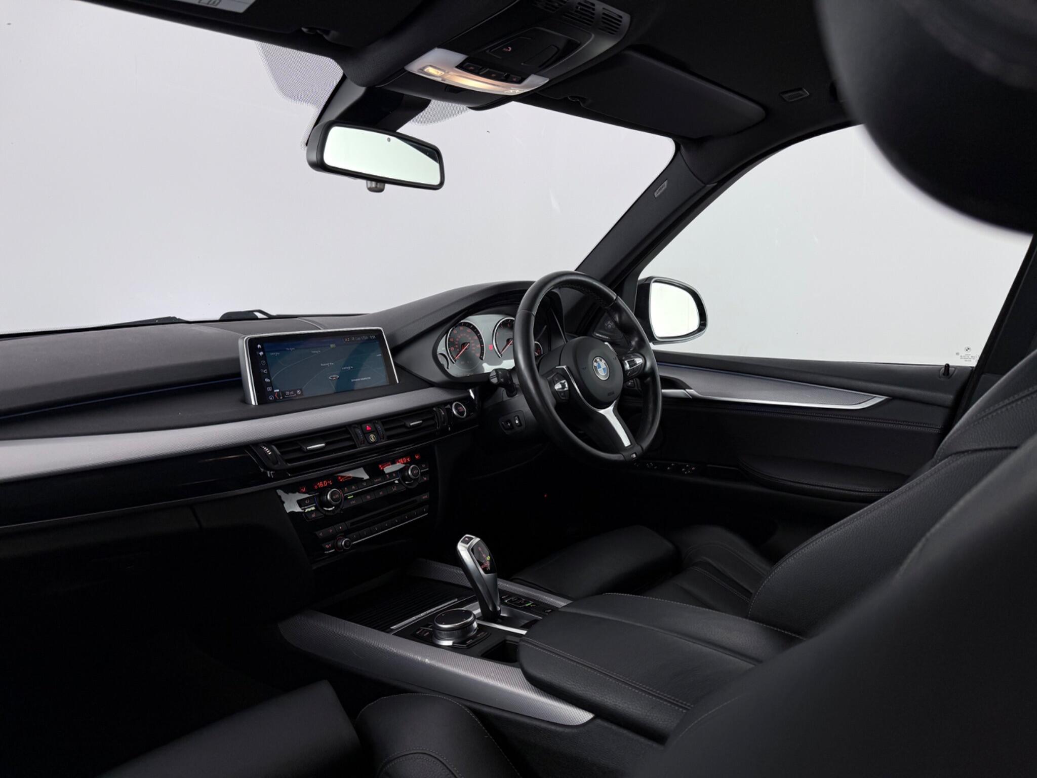 BMW X5 view 12