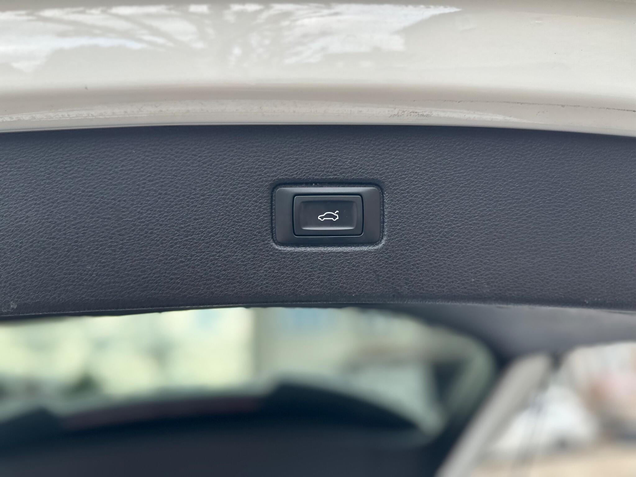 Audi Q7 view 34