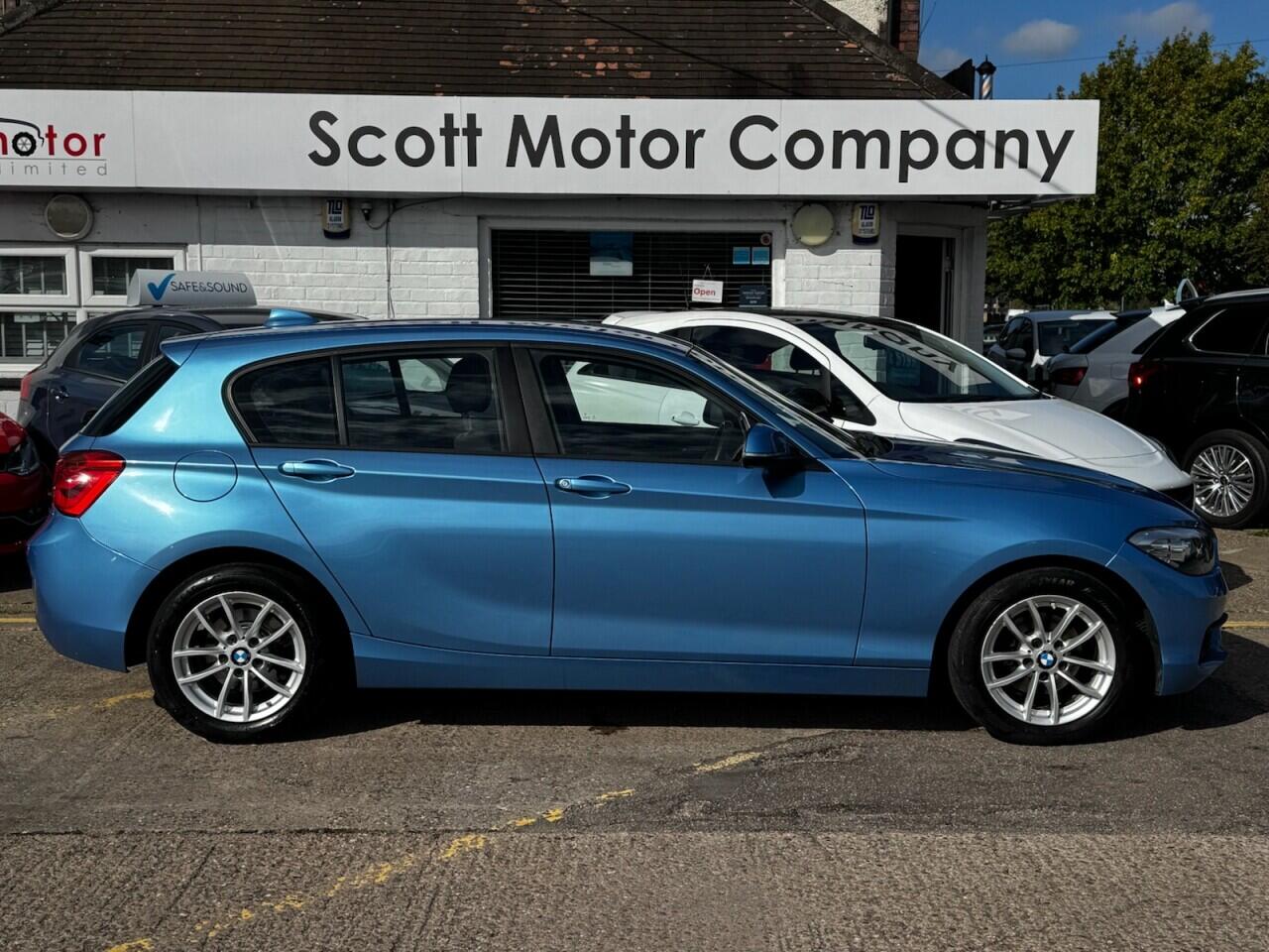 BMW 1 Series view 9