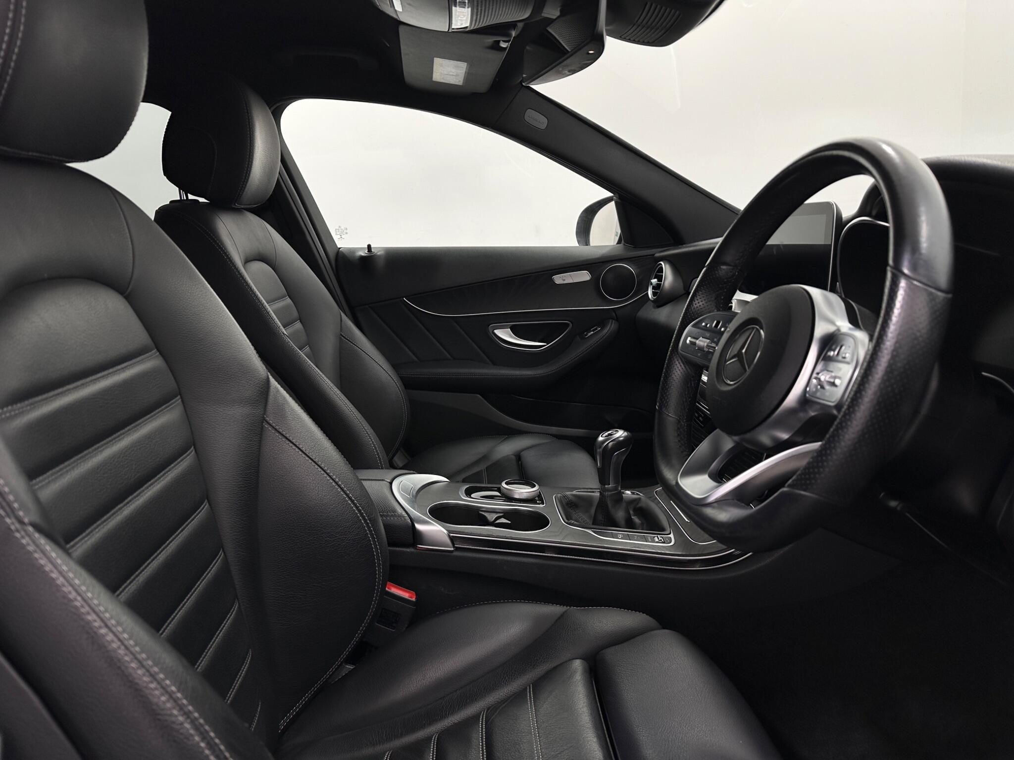 Mercedes-Benz C-Class view 32