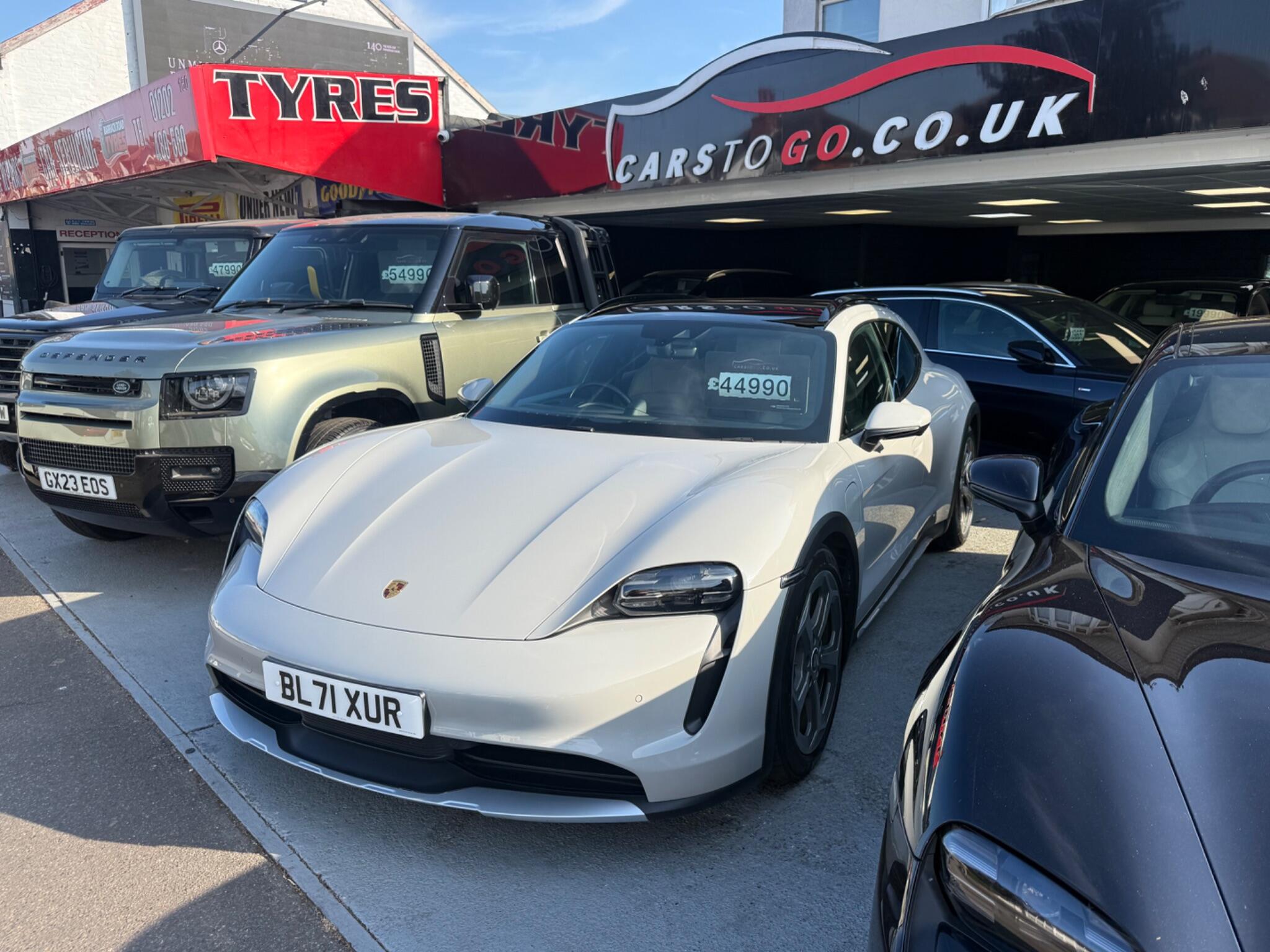 Porsche Taycan view 80