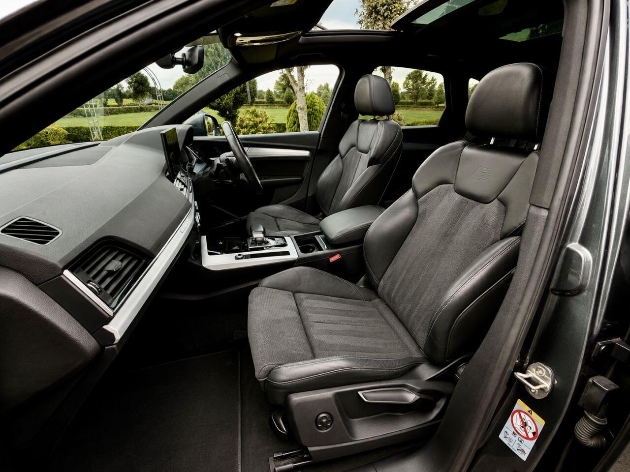 Audi Q5 view 11