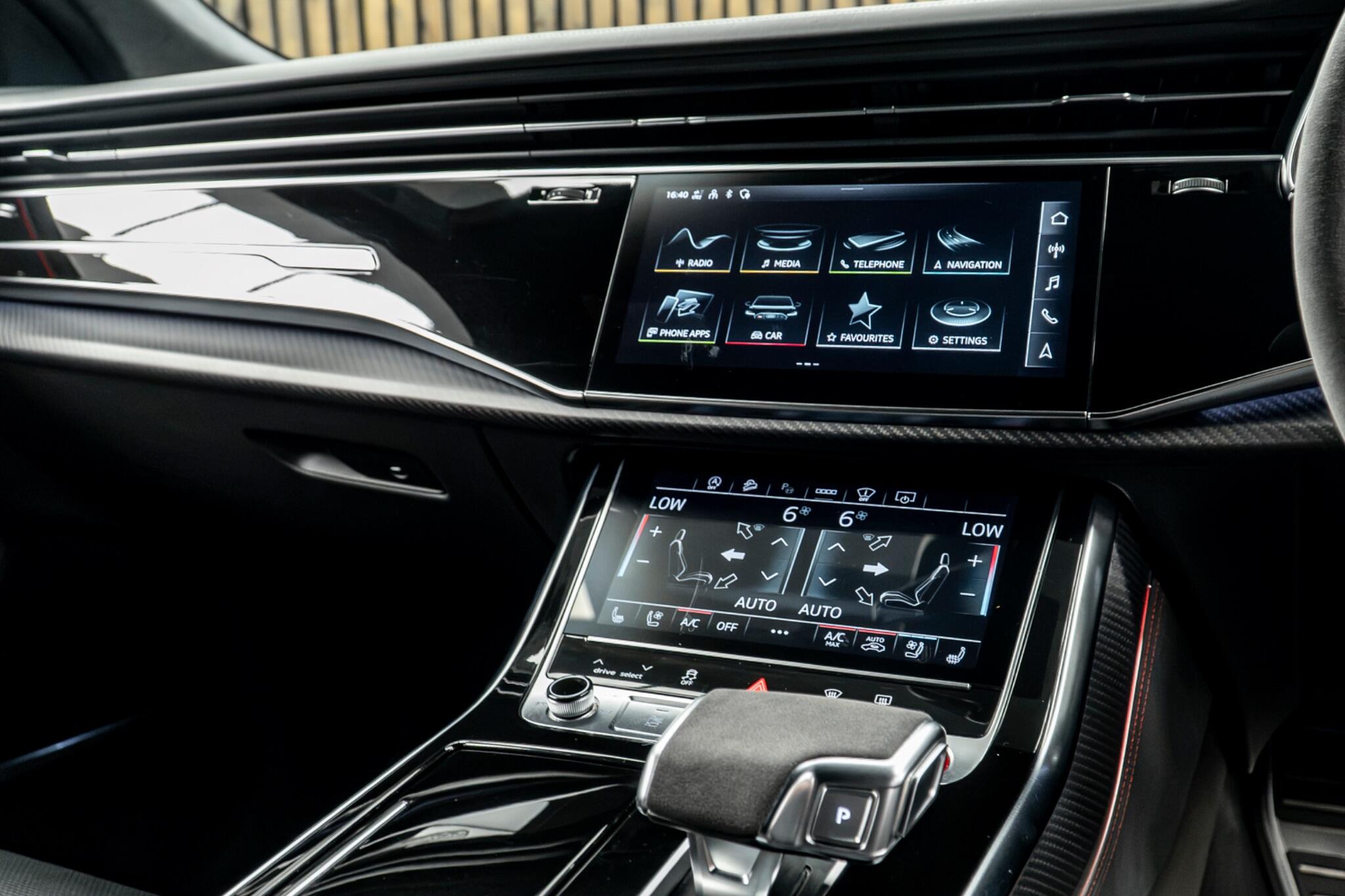 Audi RS Q8 view 25