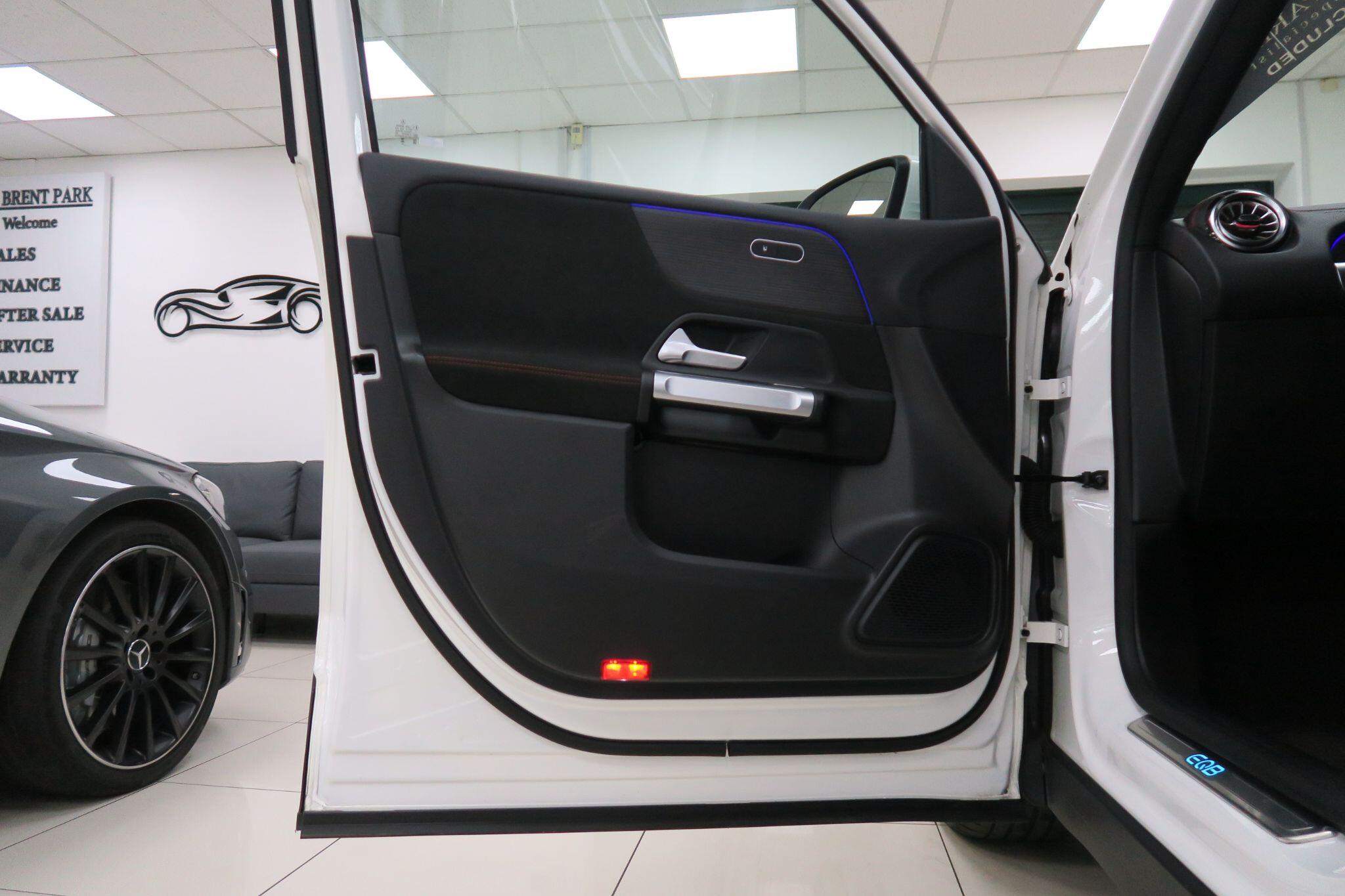 Mercedes-Benz Eqb view 14