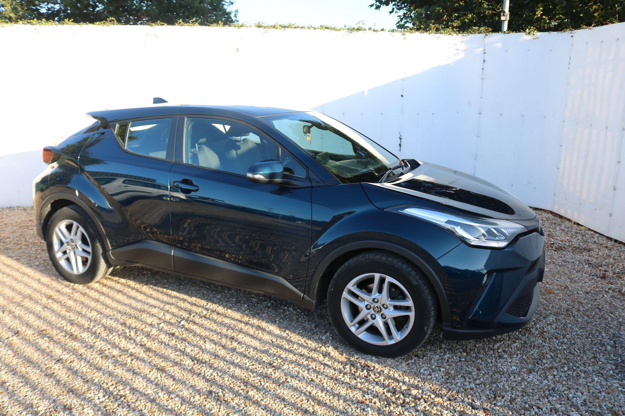Toyota C-HR view 8