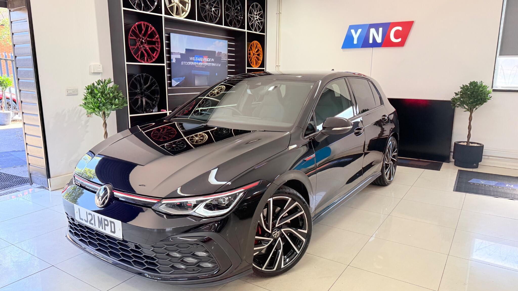Volkswagen Golf view 2