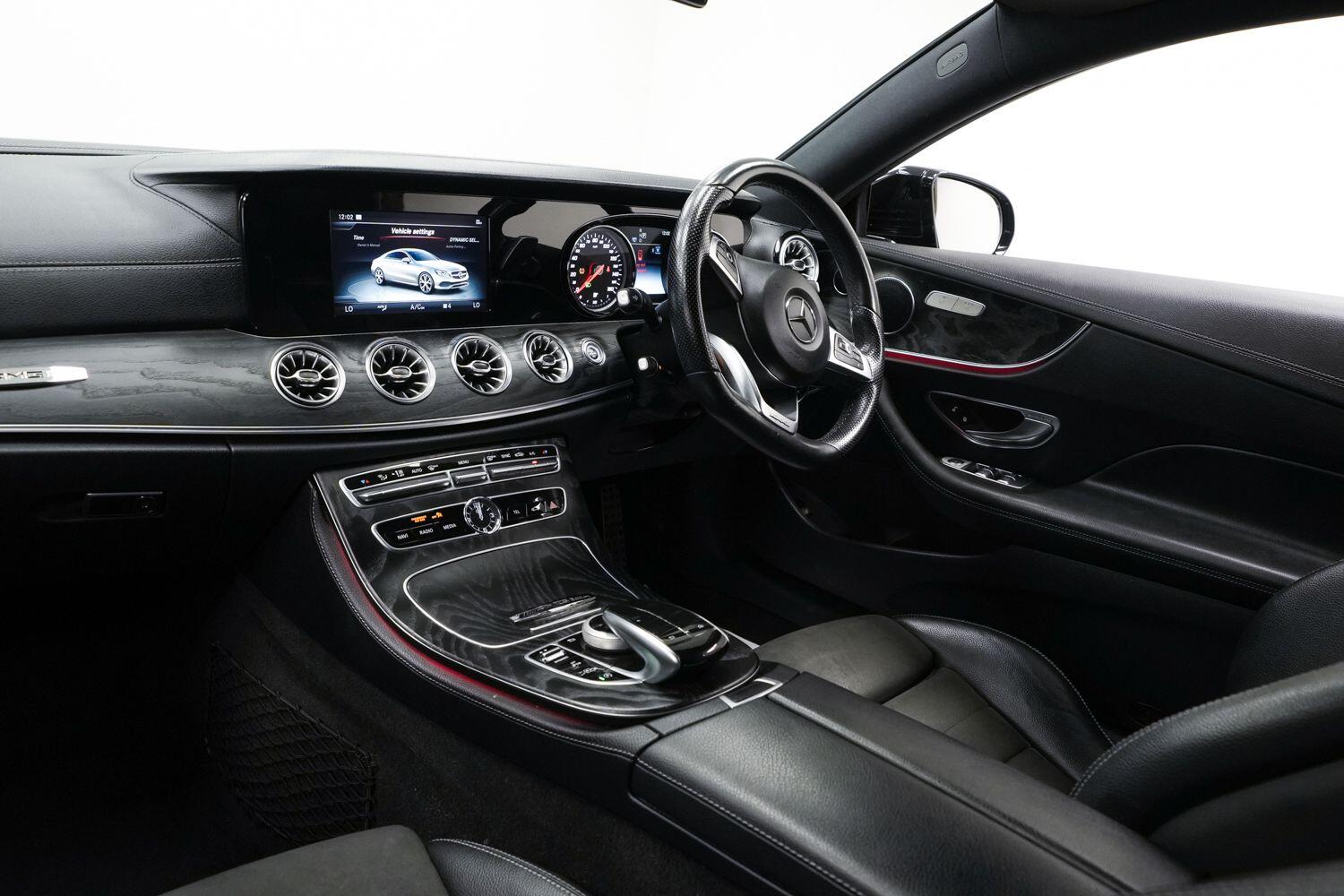Mercedes-Benz E Class view 24