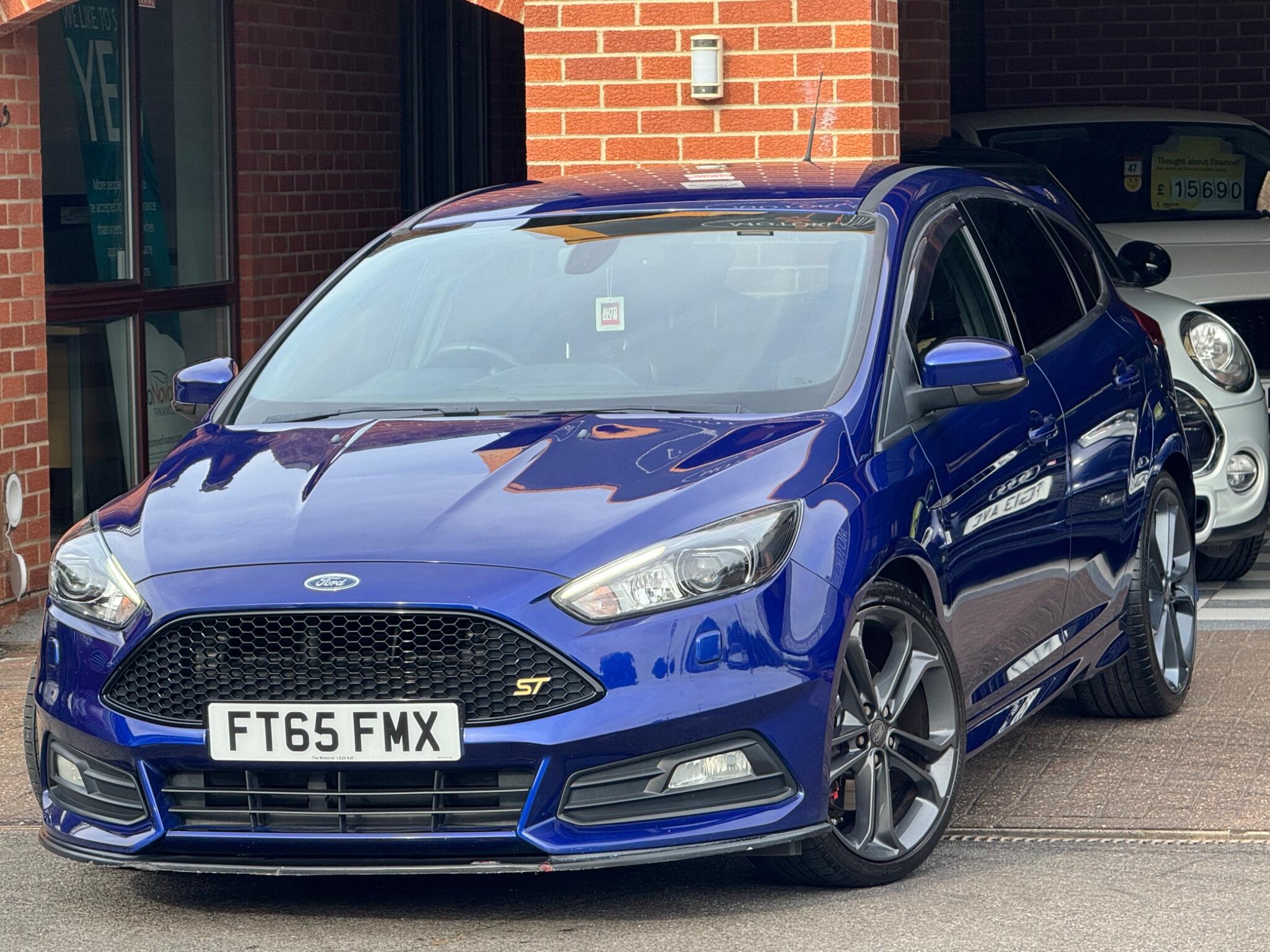 Ford Focus view 2
