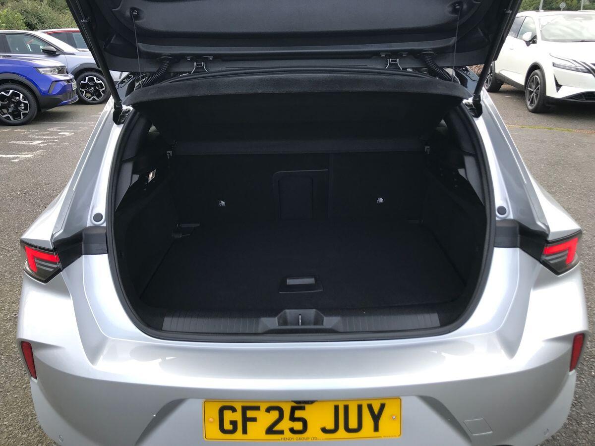 Vauxhall Astra view 8