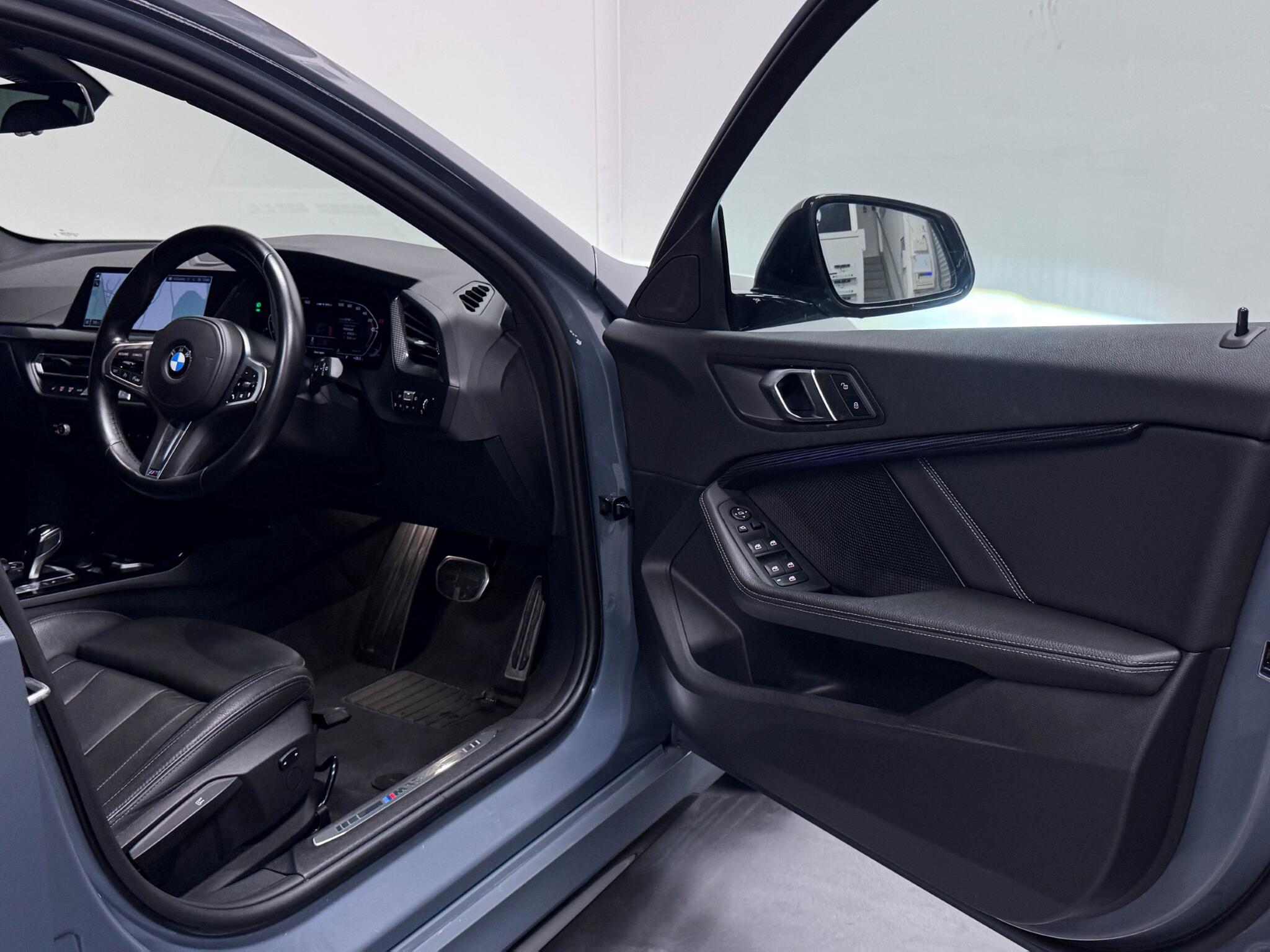 BMW 1 Series view 19