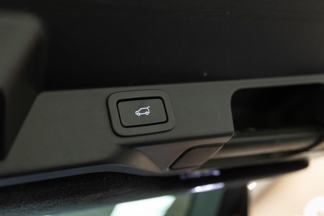 Land Rover Range Rover Sport view 16