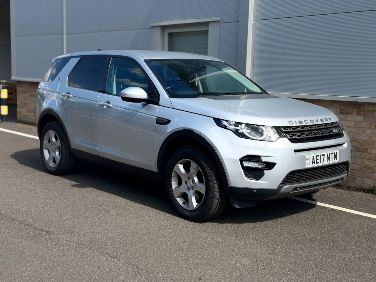 Land Rover Discovery Sport view 50