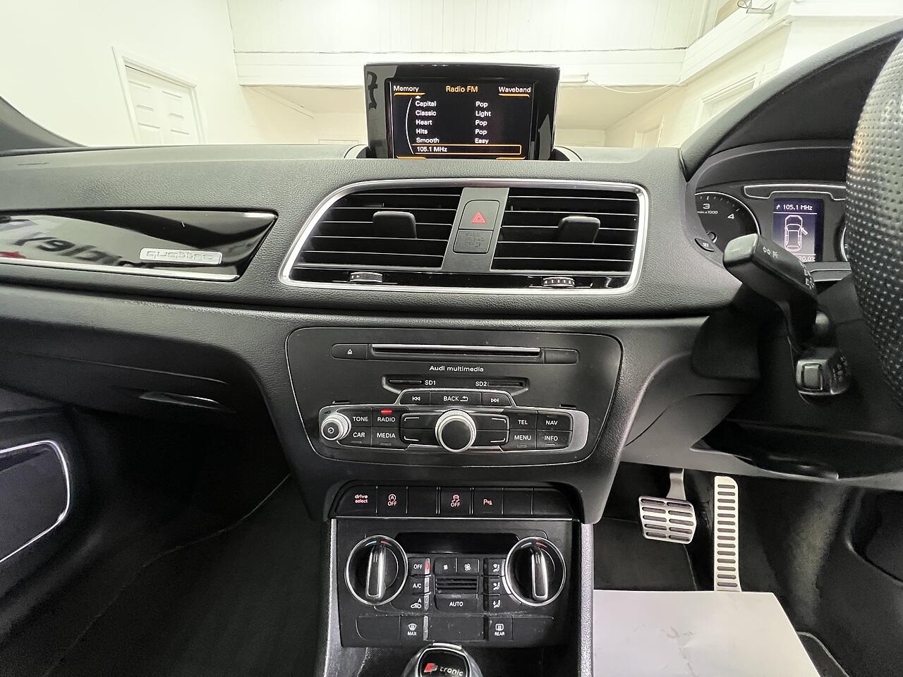 Audi Q3 view 12