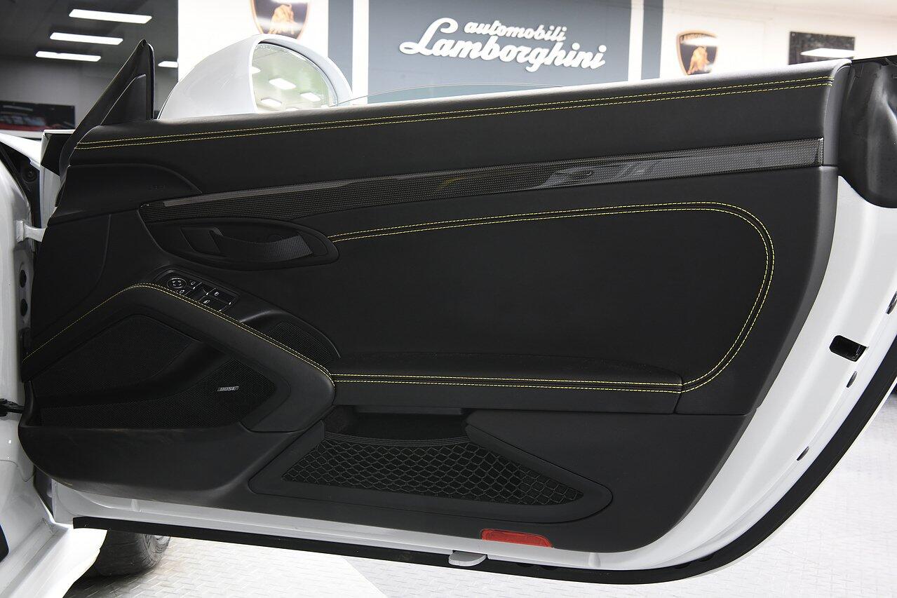 Porsche 911 view 29