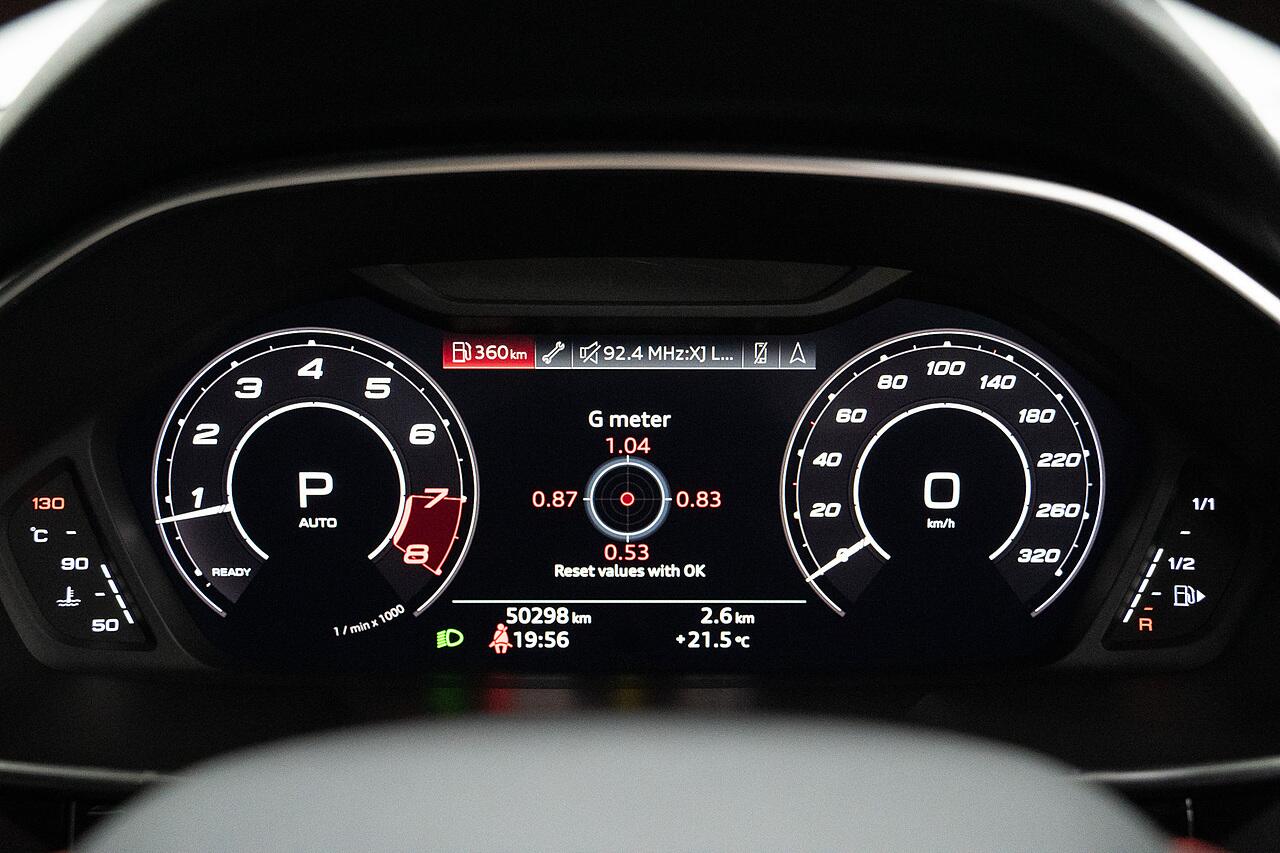 Audi RS Q3 view 11