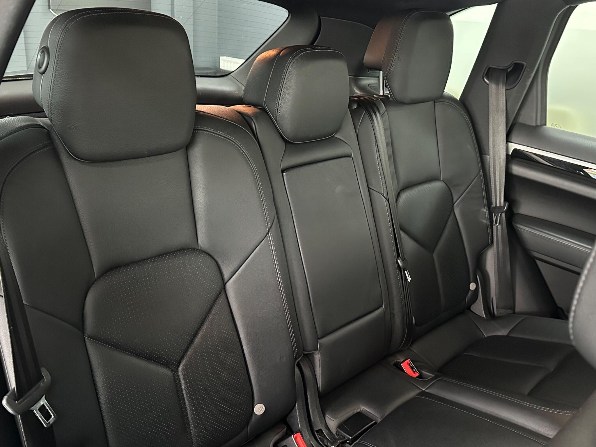 Porsche Cayenne view 33