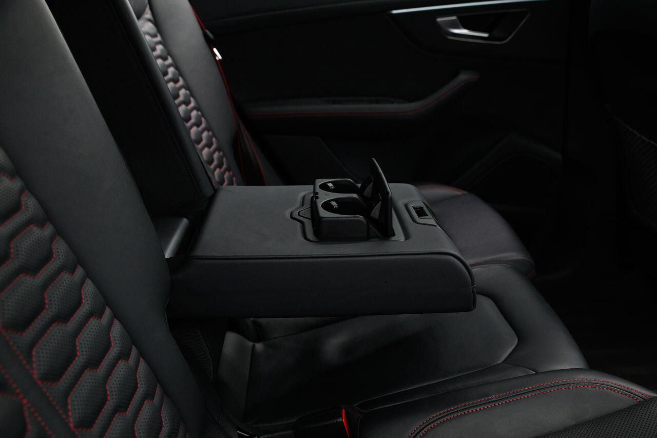 Audi RS Q8 view 25