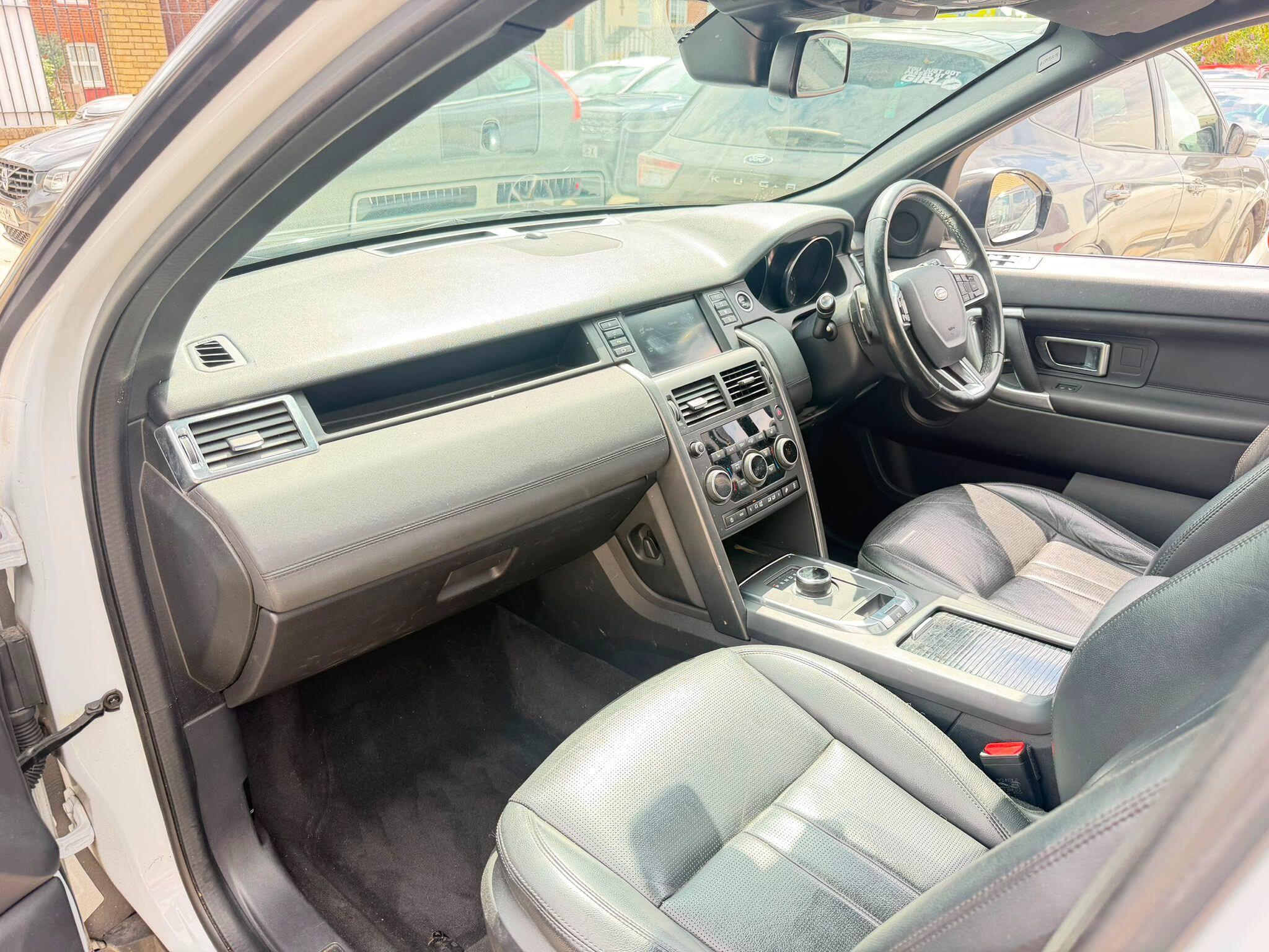 Land Rover Discovery Sport view 9