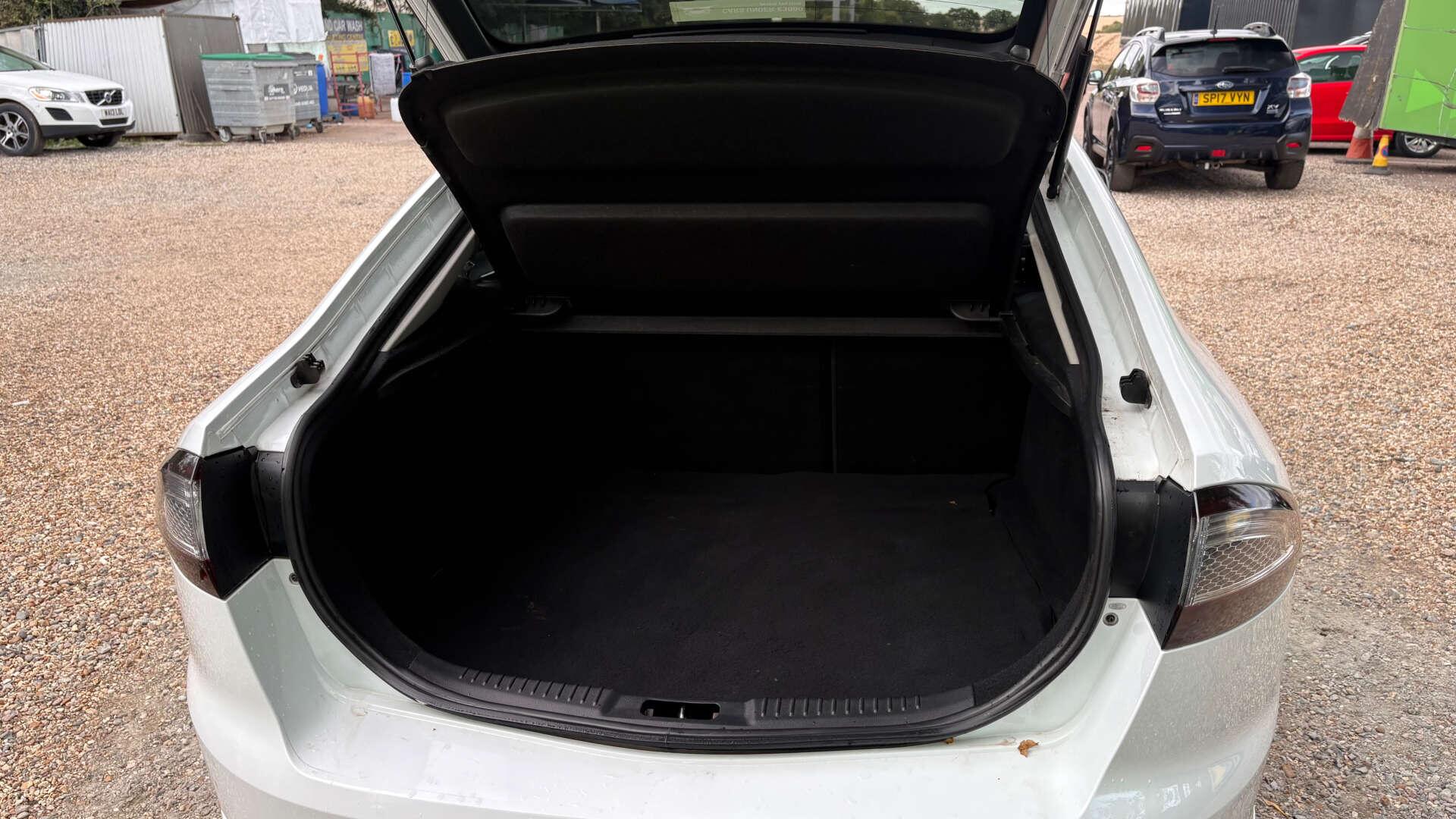 Ford Mondeo view 39